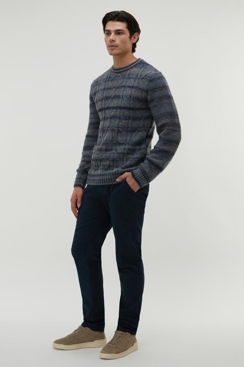 ÖRGÜ DETAYLI BİSİKLET YAKA KAZAK