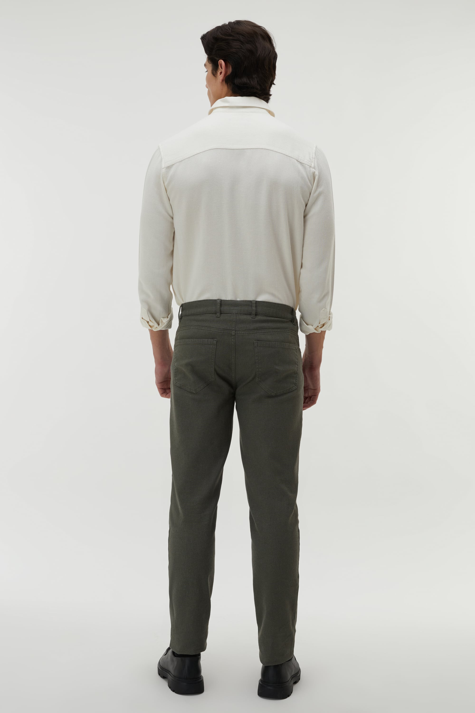 REGULAR FIT YAKASI DÜĞMELİ UZUN KOLLU GÖMLEK