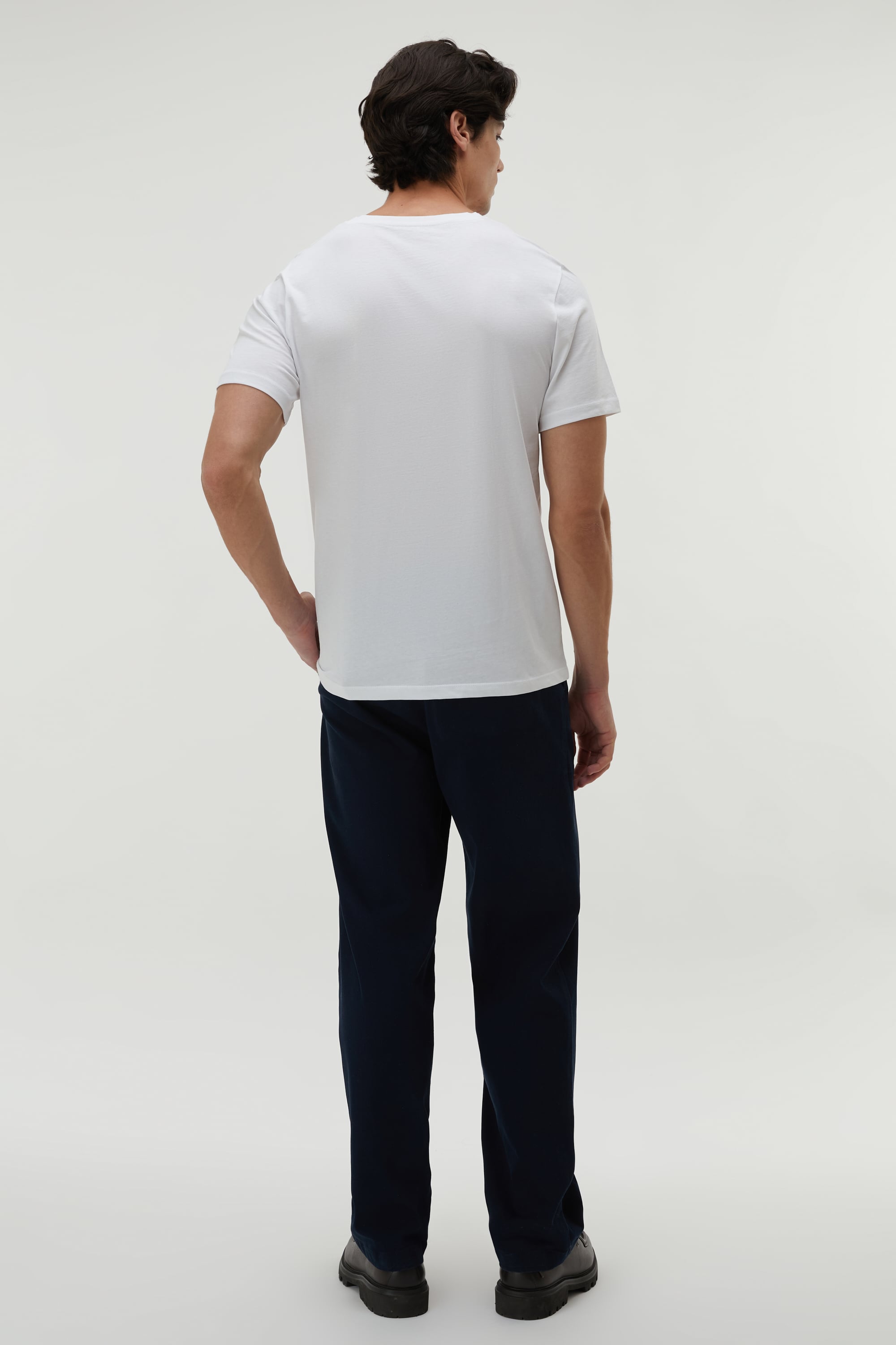 V YAKA KISA KOLLU T-SHIRT