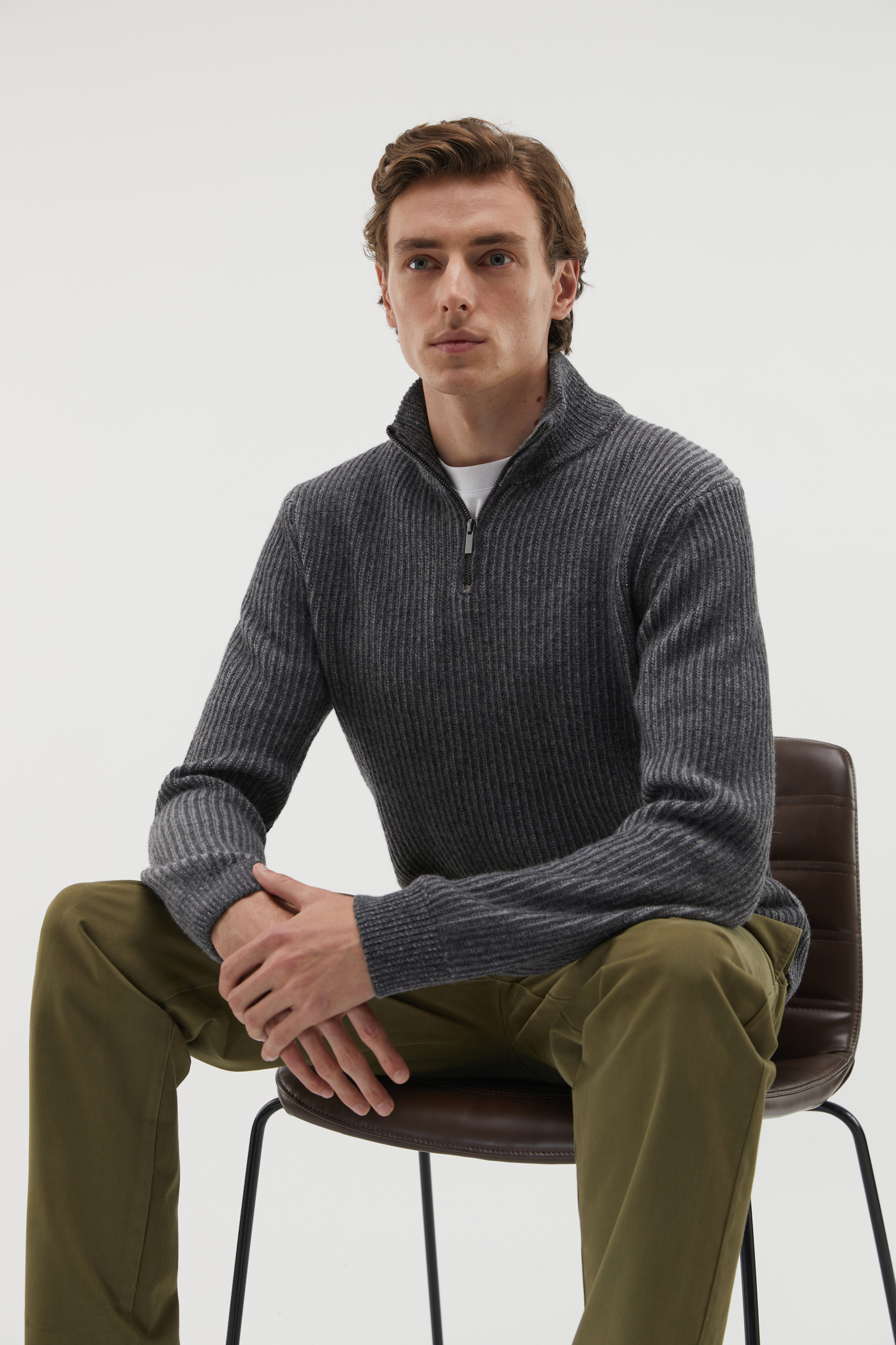 FERMUARLI DİK YAKA KAZAK