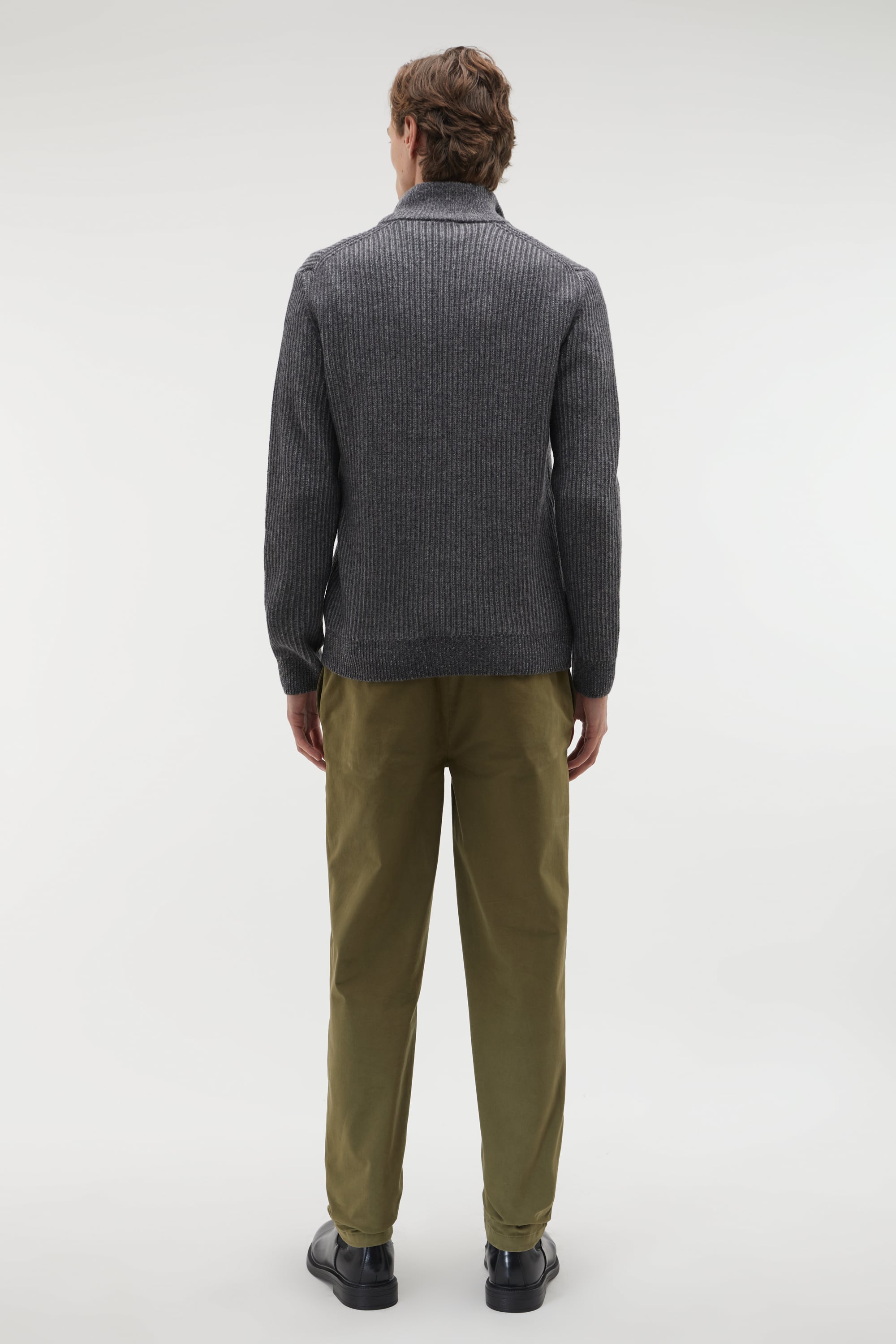 FERMUARLI DİK YAKA KAZAK