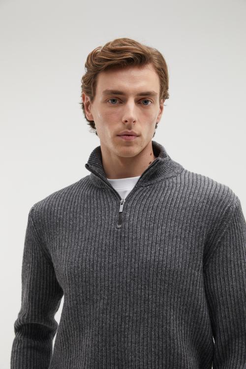  FERMUARLI DİK YAKA KAZAK