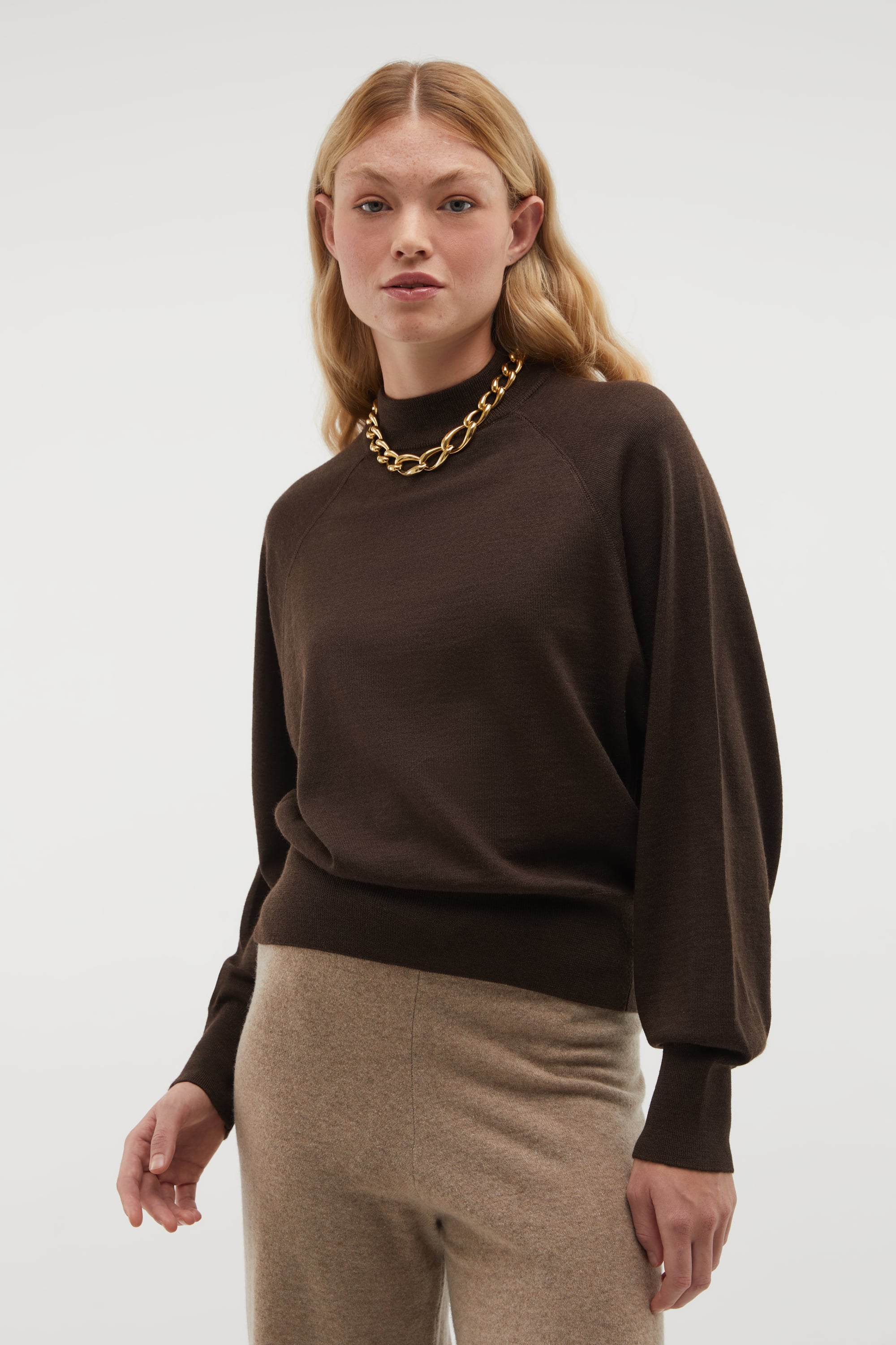 DİK YAKA YÜN KAZAK