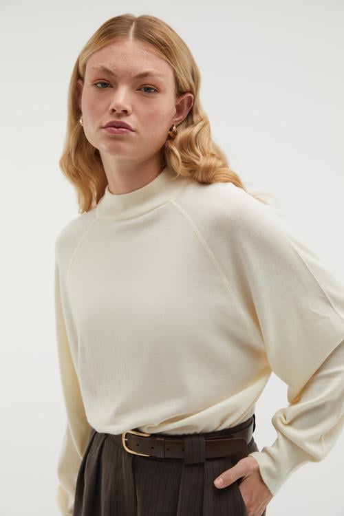 DİK YAKA YÜN KAZAK