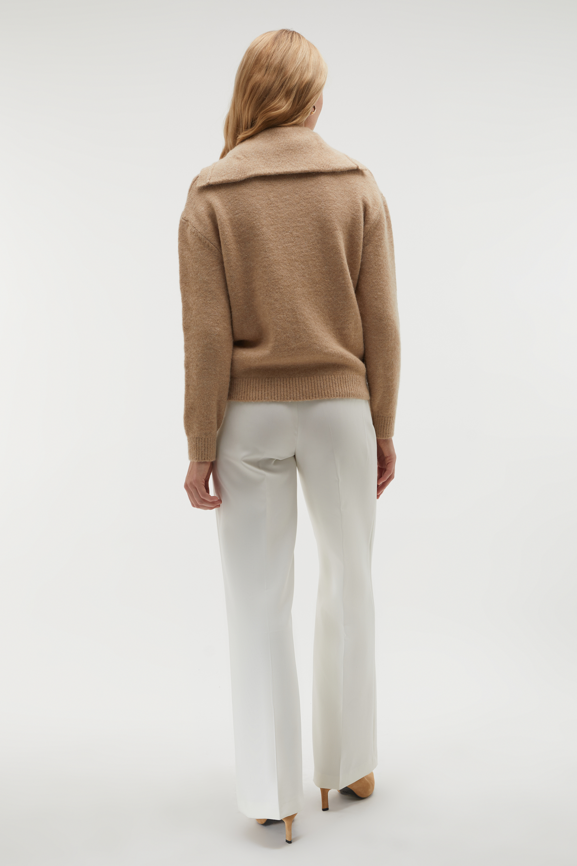 DÜĞMELİ DİK YAKA KAZAK