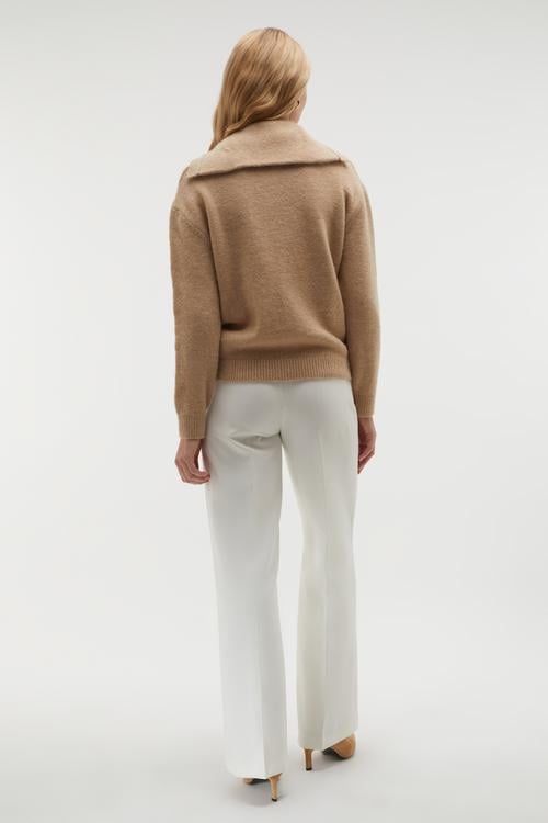 DÜĞMELİ DİK YAKA KAZAK