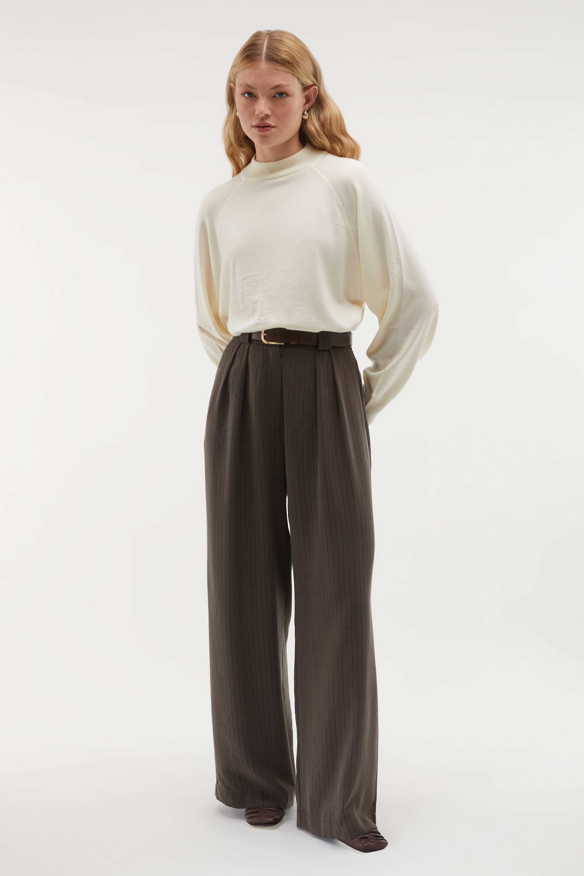 DİK YAKA YÜN KAZAK