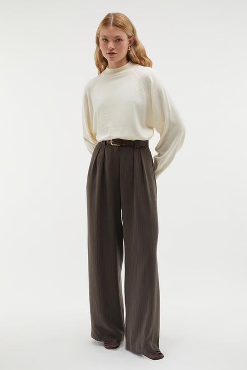 DİK YAKA YÜN KAZAK