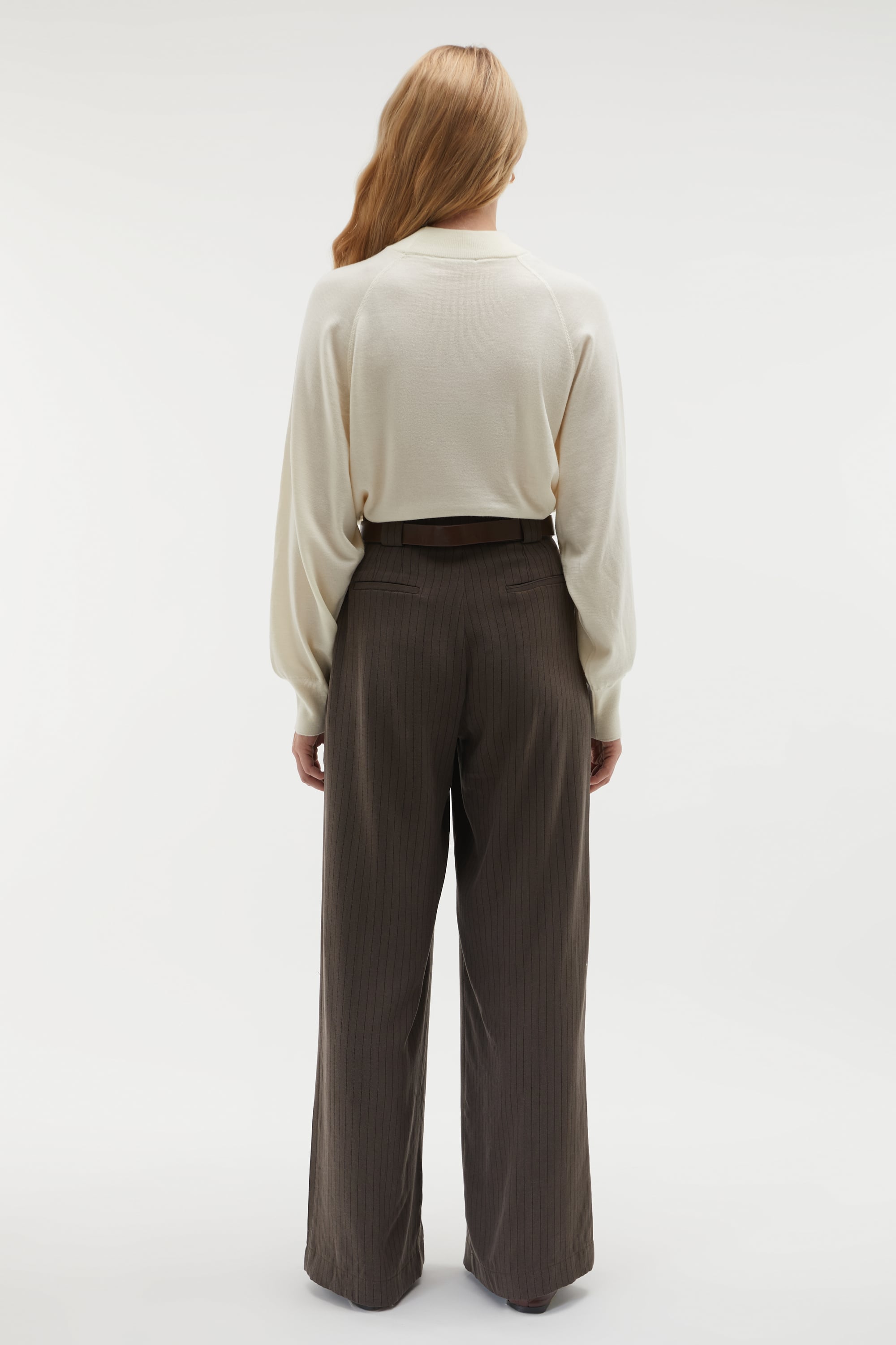 DİK YAKA YÜN KAZAK