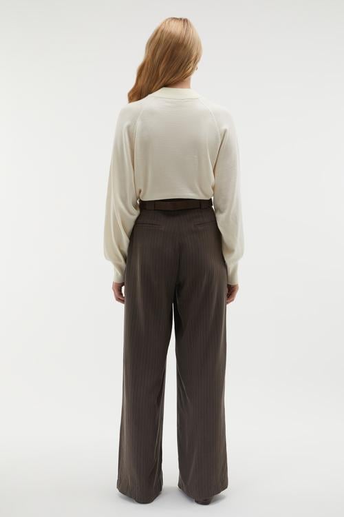 DİK YAKA YÜN KAZAK