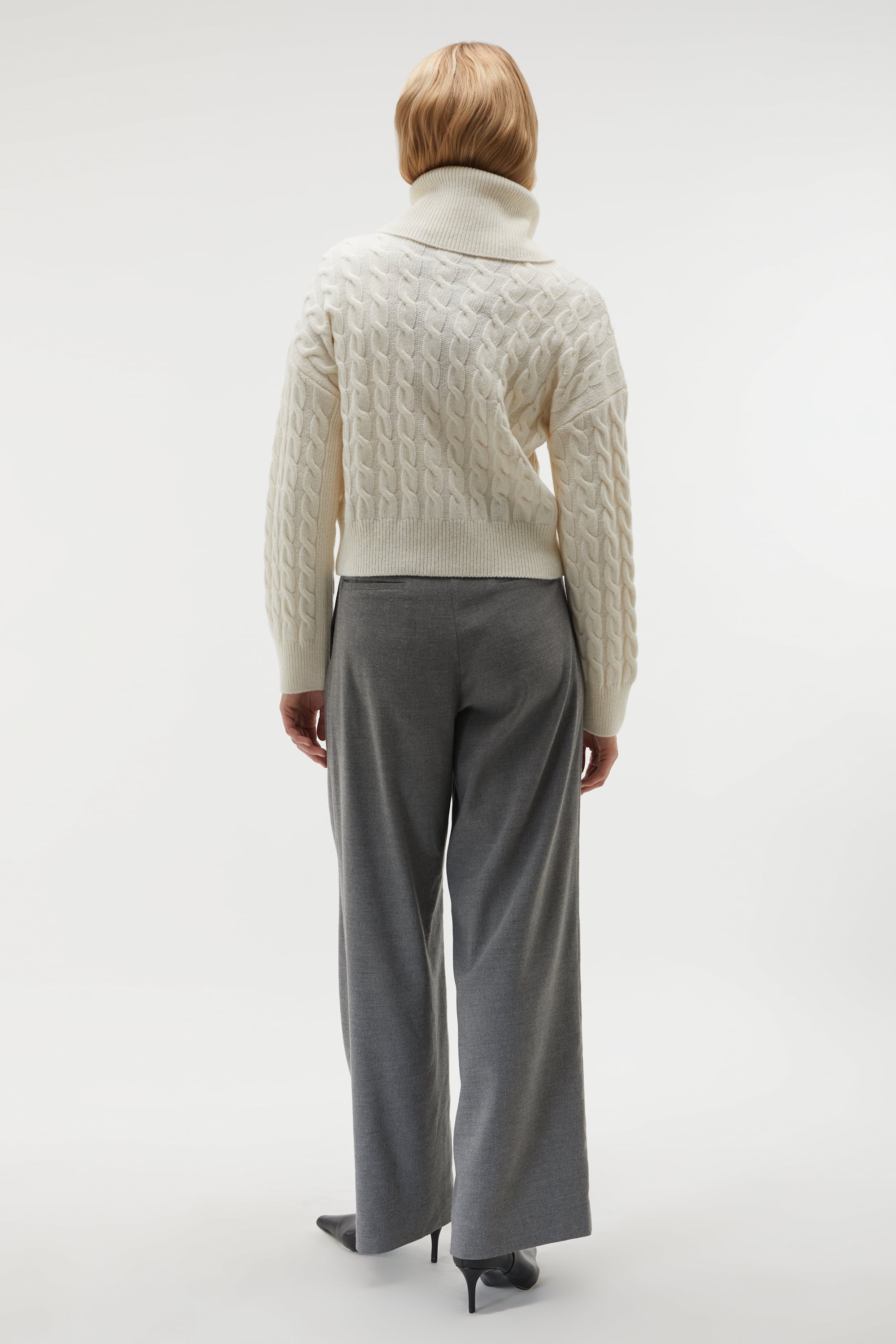 SAÇ ÖRGÜLÜ YÜN HIRKA