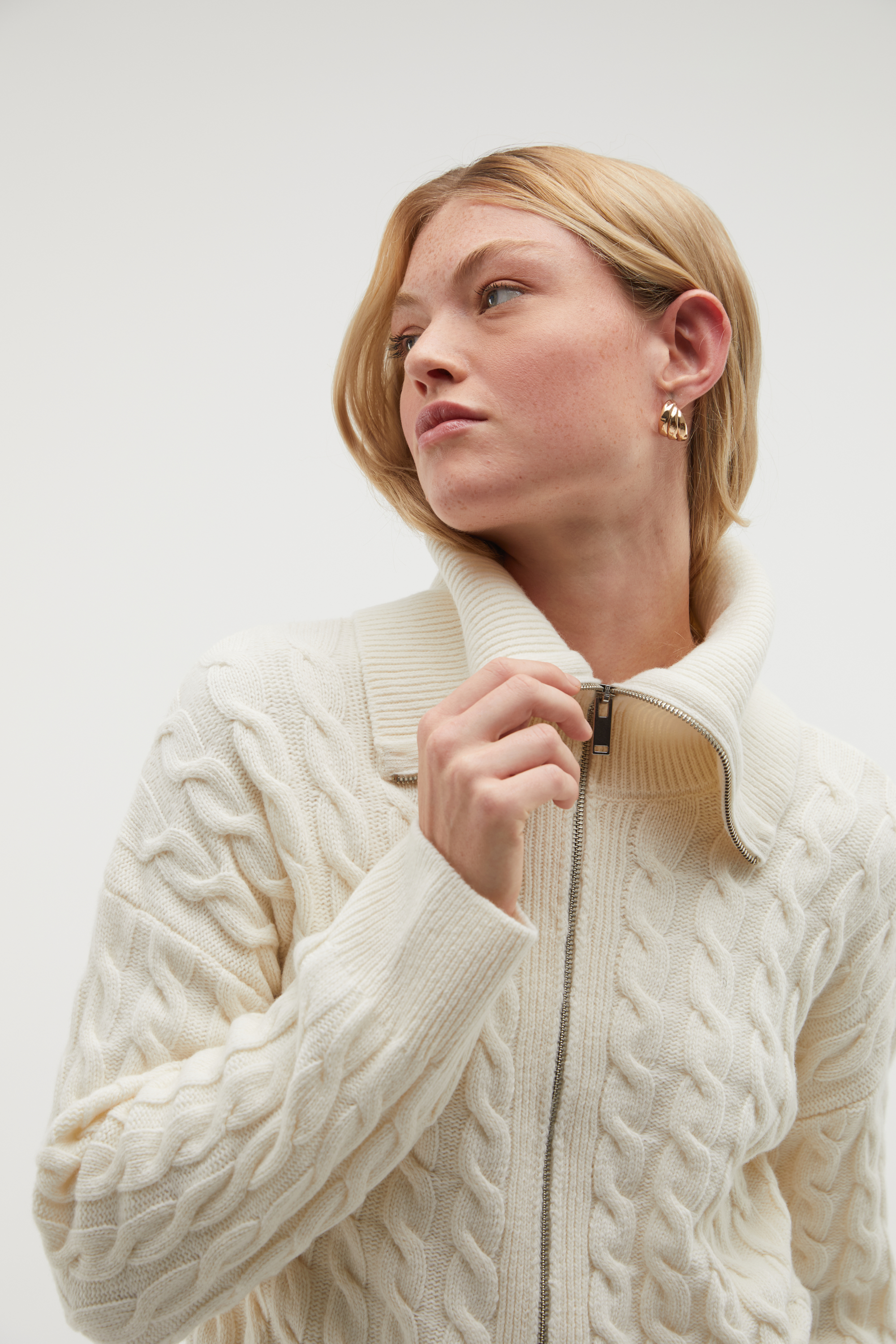 SAÇ ÖRGÜLÜ YÜN HIRKA