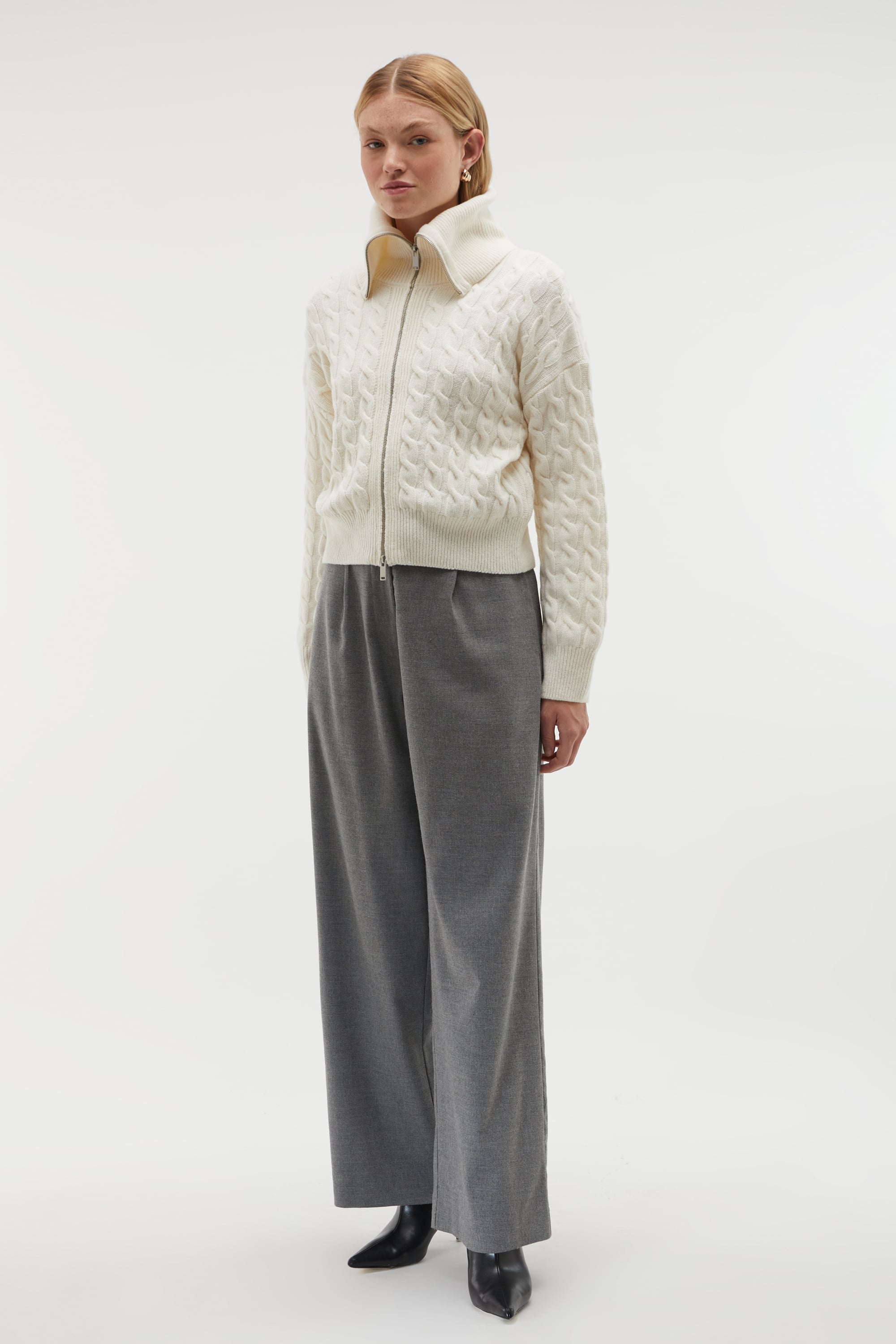 SAÇ ÖRGÜLÜ YÜN HIRKA