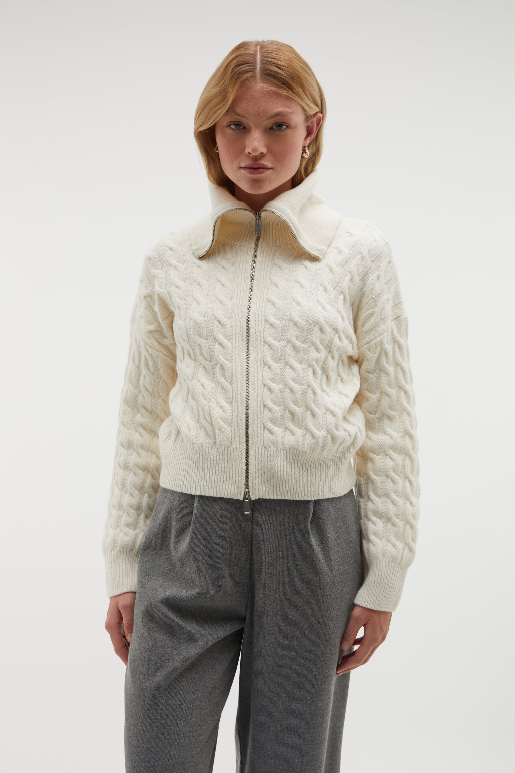 SAÇ ÖRGÜLÜ YÜN HIRKA