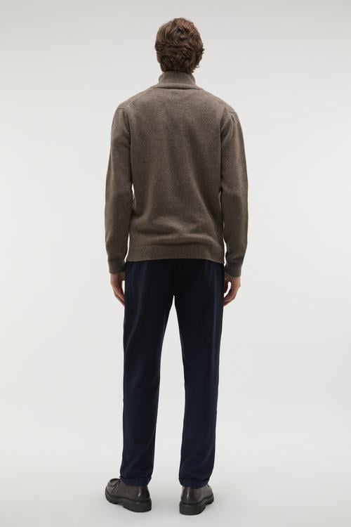  DÜĞMELİ DİK YAKA YÜN KAZAK