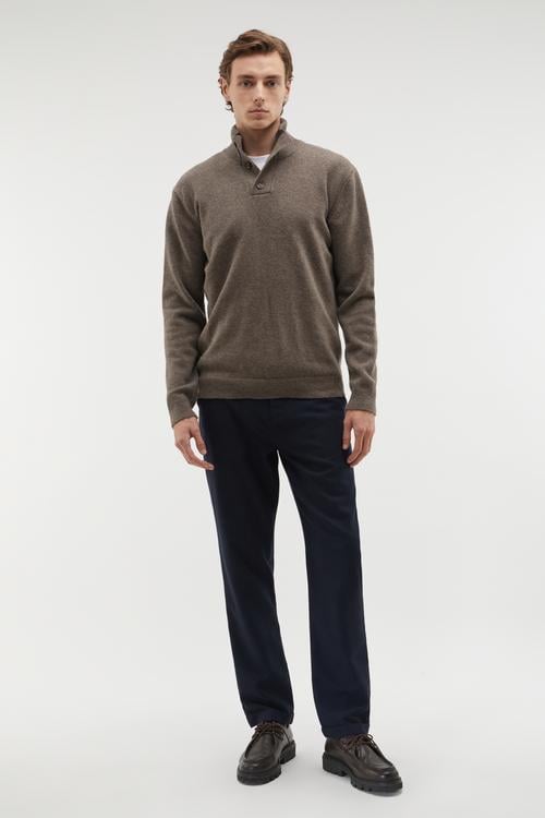  DÜĞMELİ DİK YAKA YÜN KAZAK