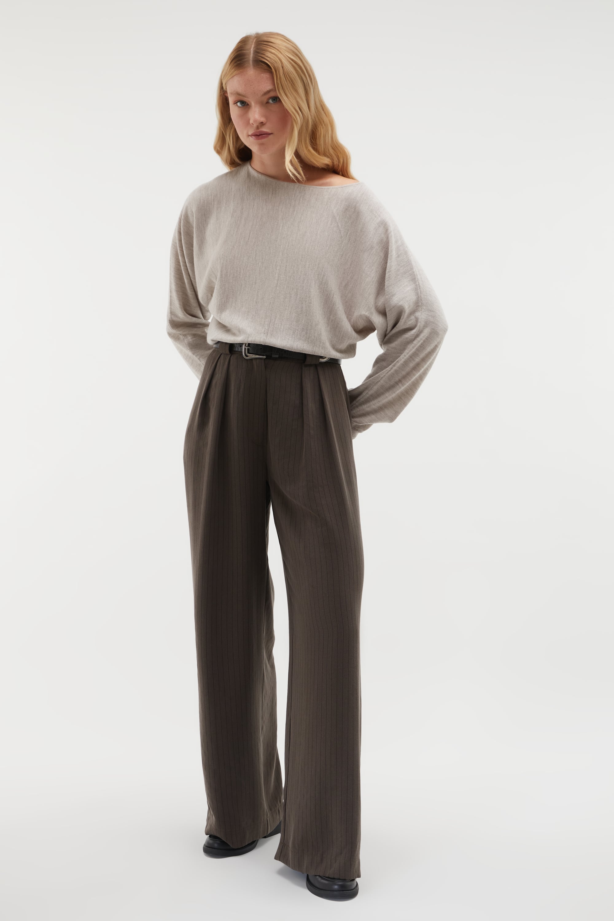 LOOSE FIT YÜN KAZAK