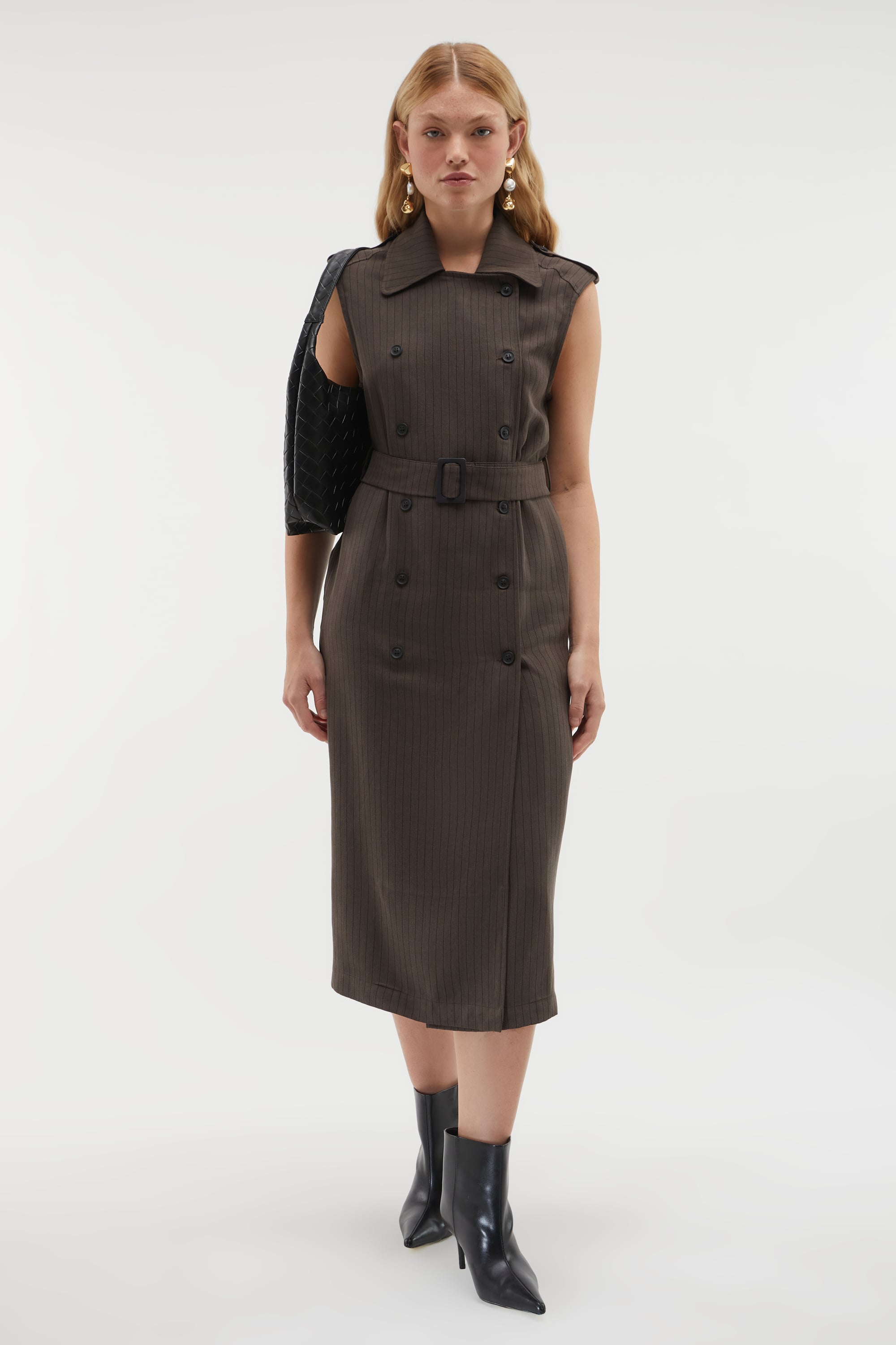 DÜĞME KAPAMALI KEMERLİ MİDİ ELBİSE