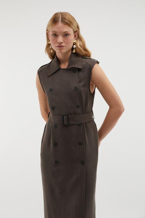 DÜĞME KAPAMALI KEMERLİ MİDİ ELBİSE