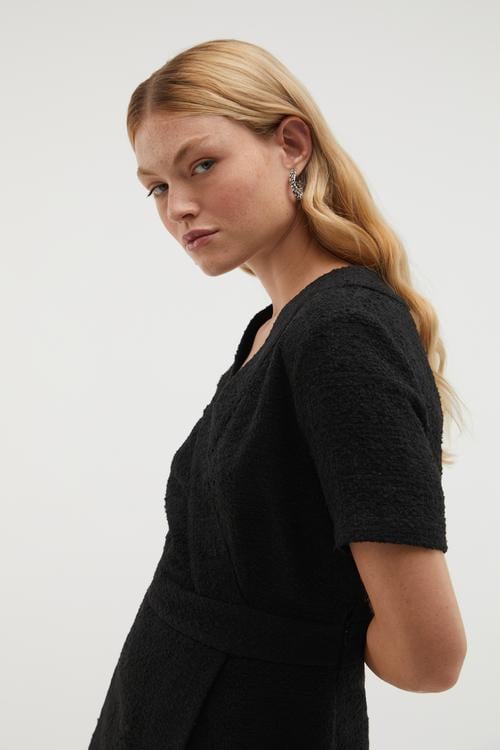 BEL DETAYLI KISA KOLLU MİNİ ELBİSE