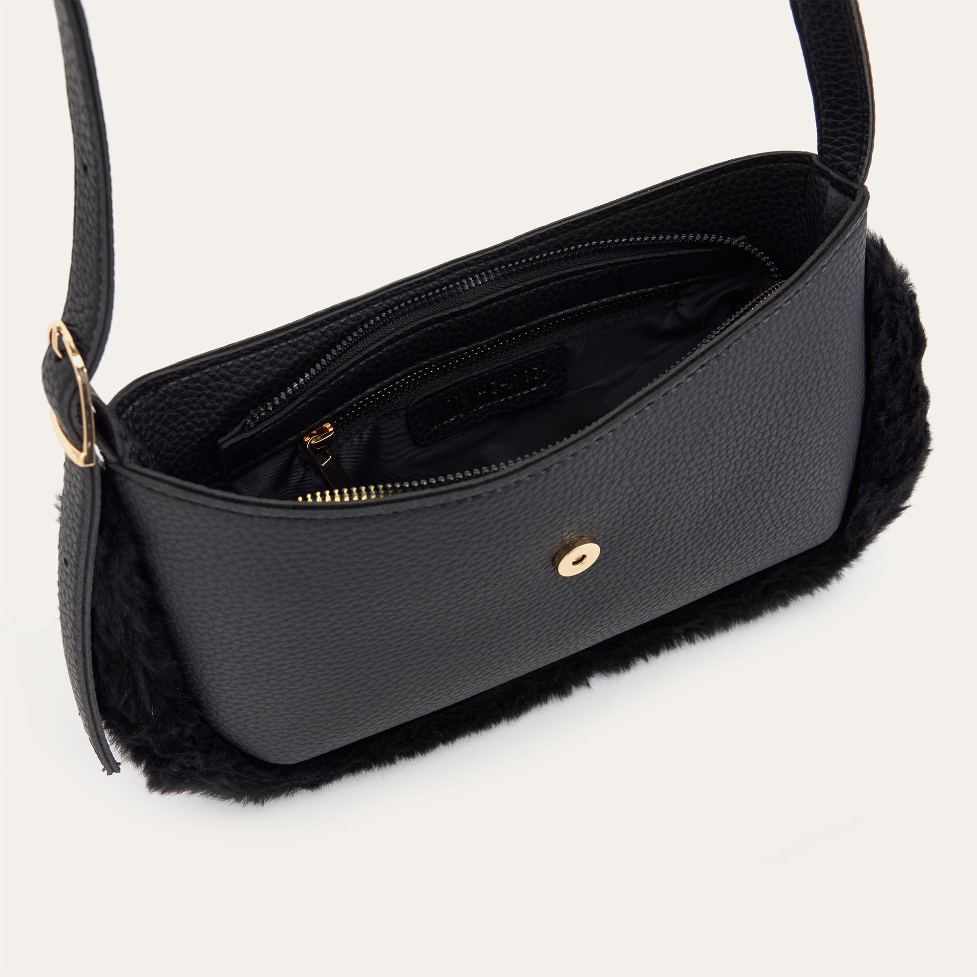 KÜRK DETAYLI OMUZ ÇANTASI