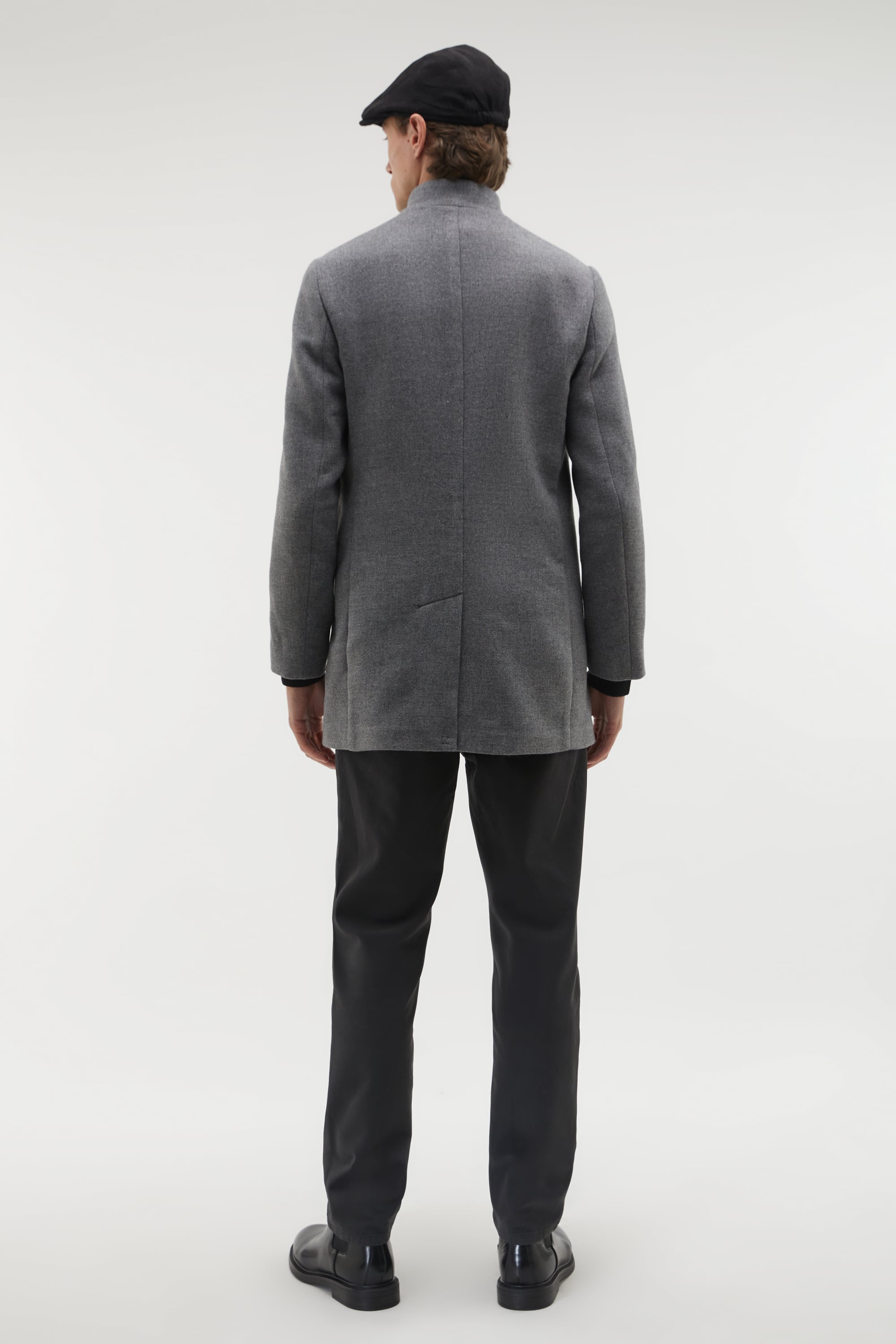 DİK YAKA KAŞE KABAN