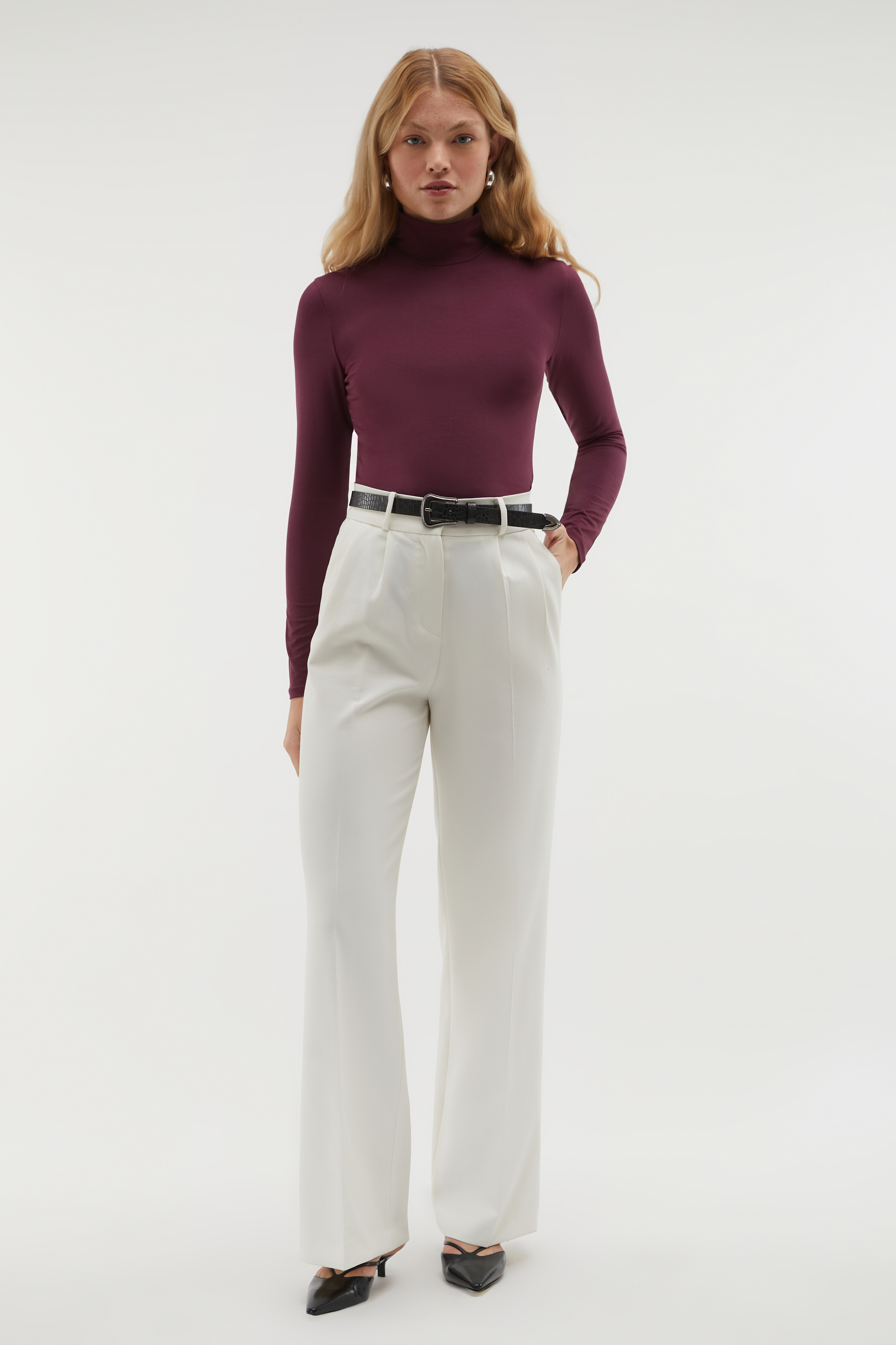 DİK YAKA UZUN KOLLU T-SHIRT