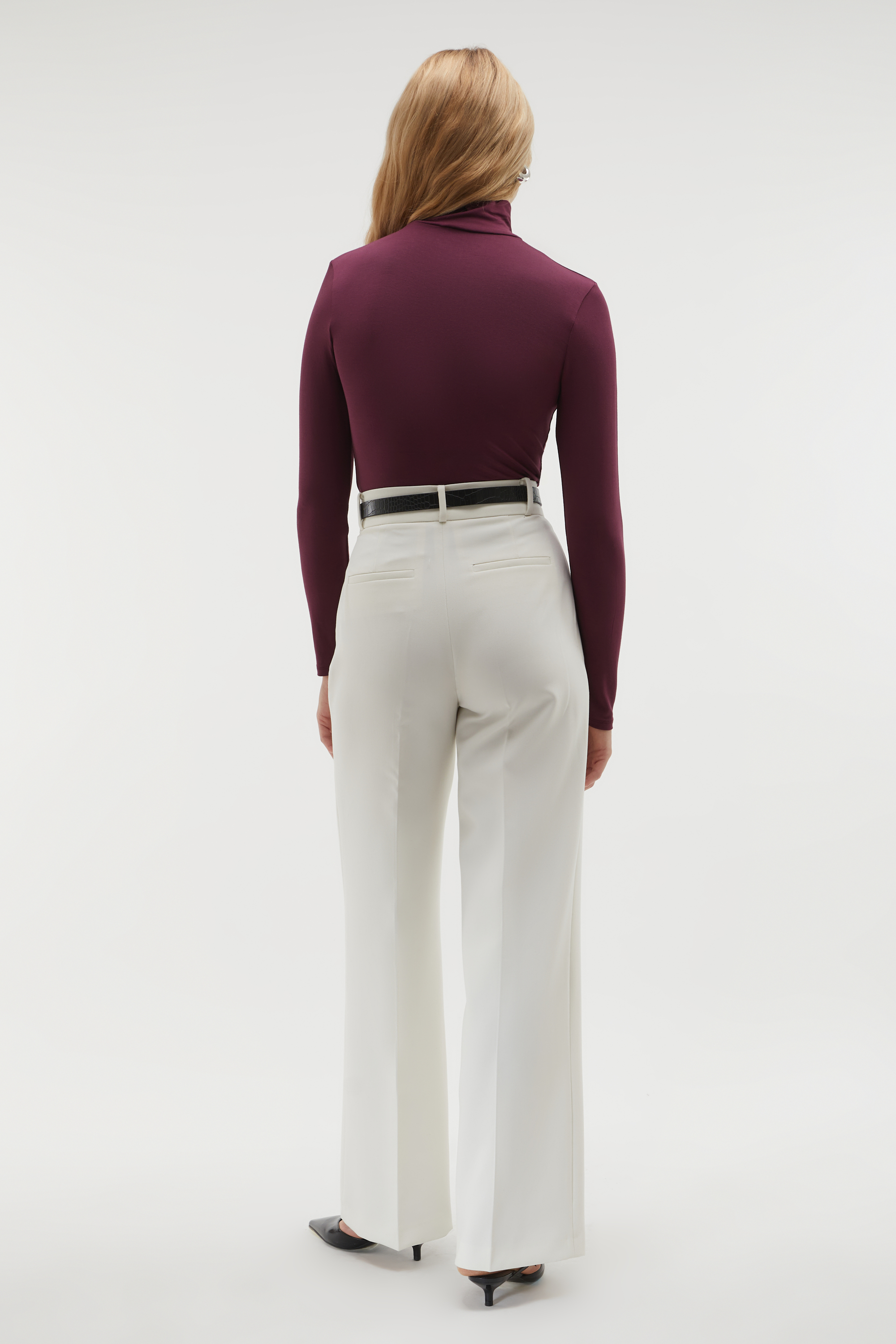 DİK YAKA UZUN KOLLU T-SHIRT