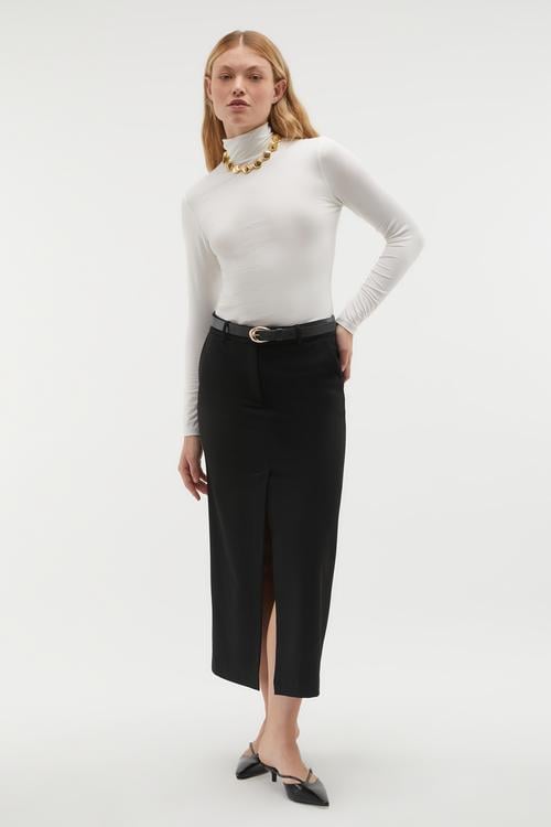  DİK YAKA UZUN KOLLU T-SHIRT