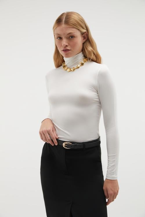  DİK YAKA UZUN KOLLU T-SHIRT