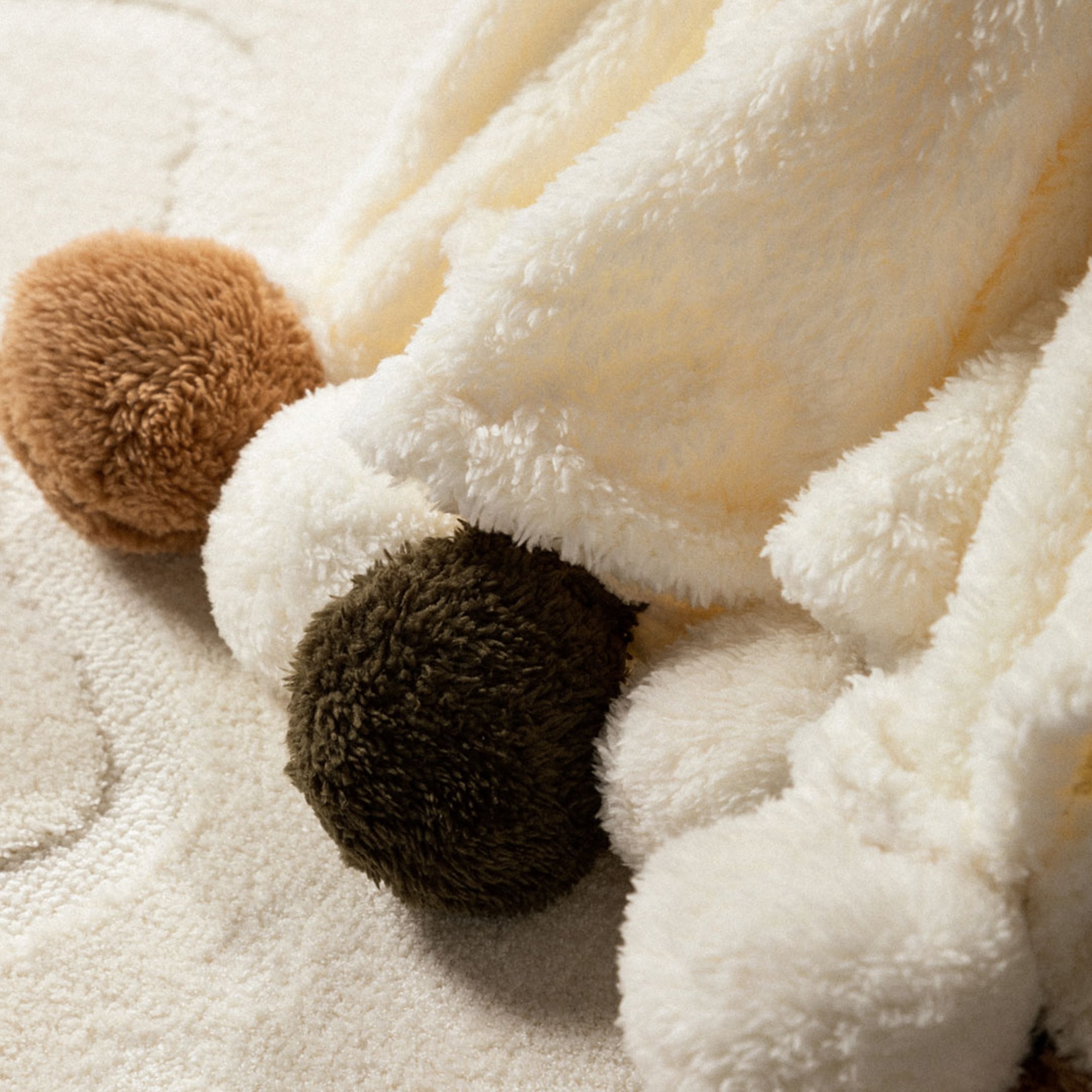 PONPONLU DİZ ÜSTÜ BATTANİYE MULTI 130X160