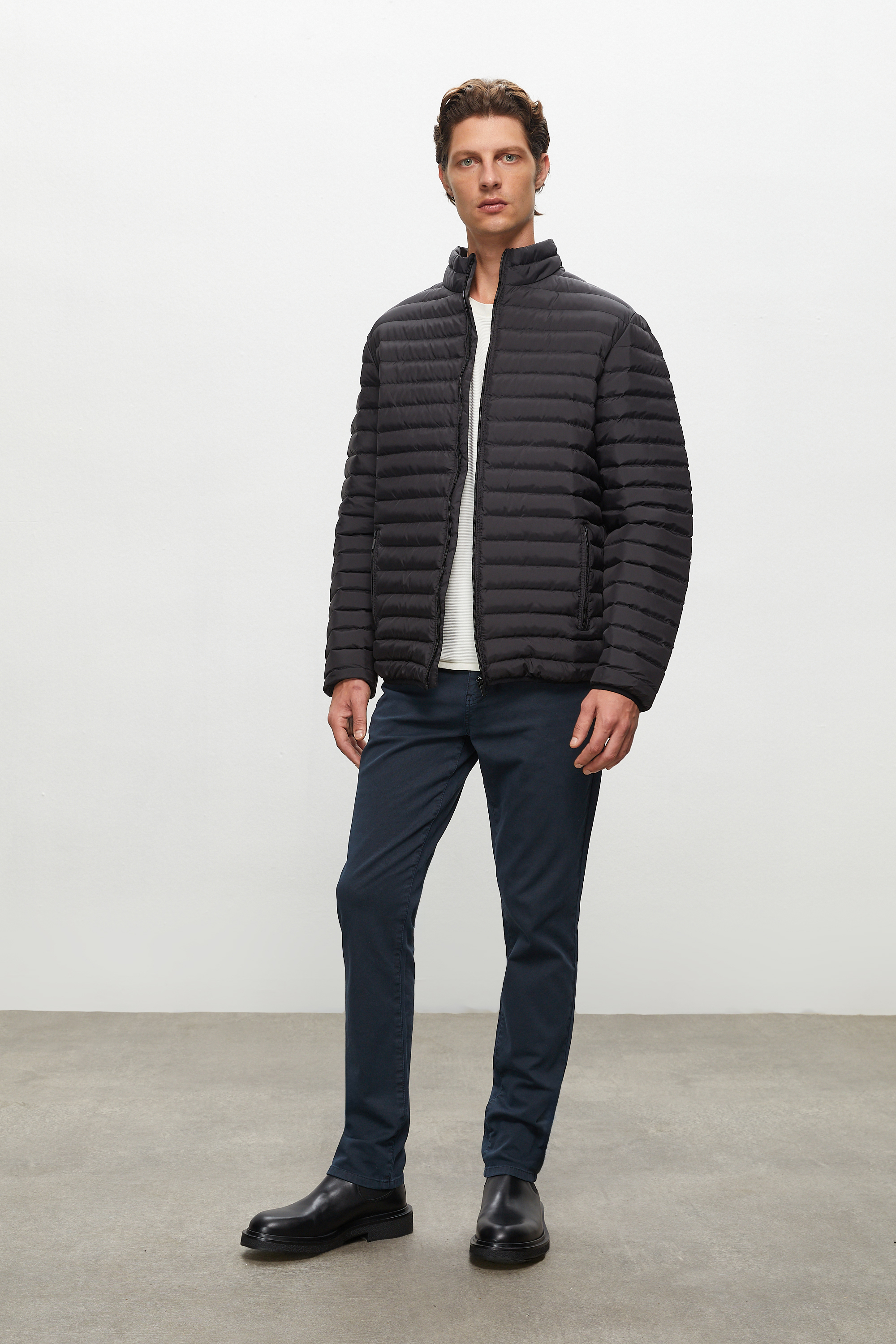 DİK YAKA KAPİTONELİ ŞİŞME MONT