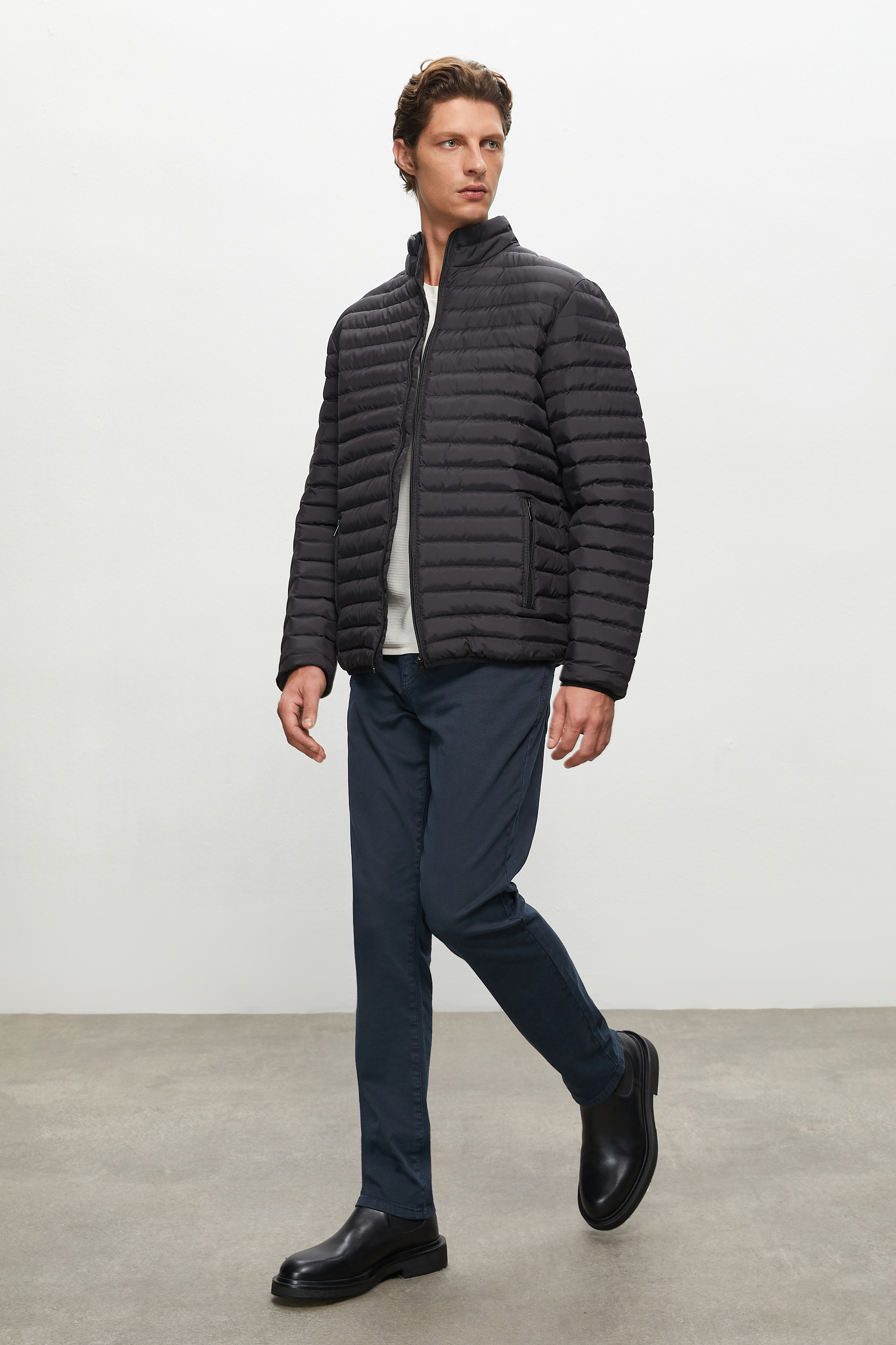 DİK YAKA KAPİTONELİ ŞİŞME MONT