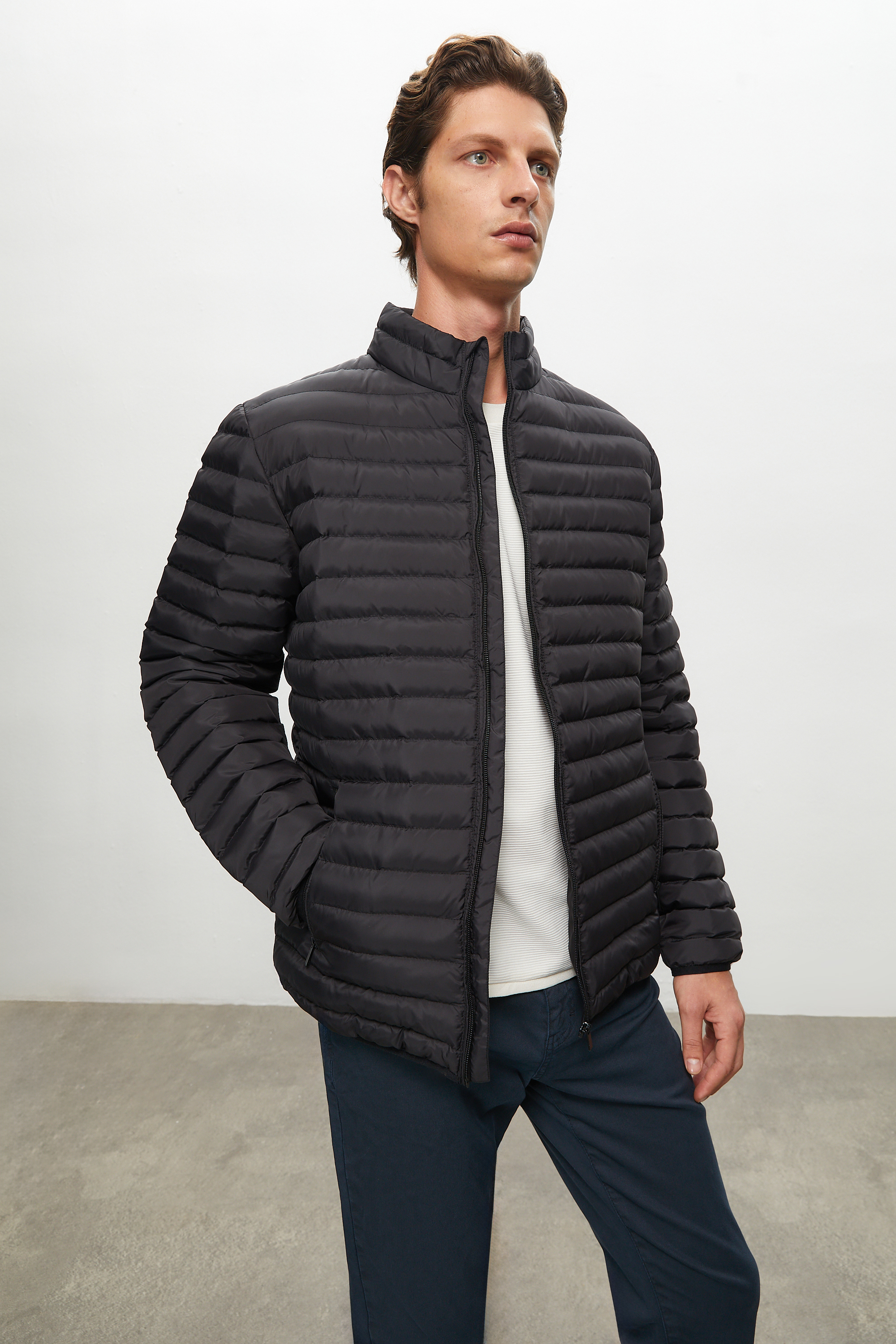 DİK YAKA KAPİTONELİ ŞİŞME MONT