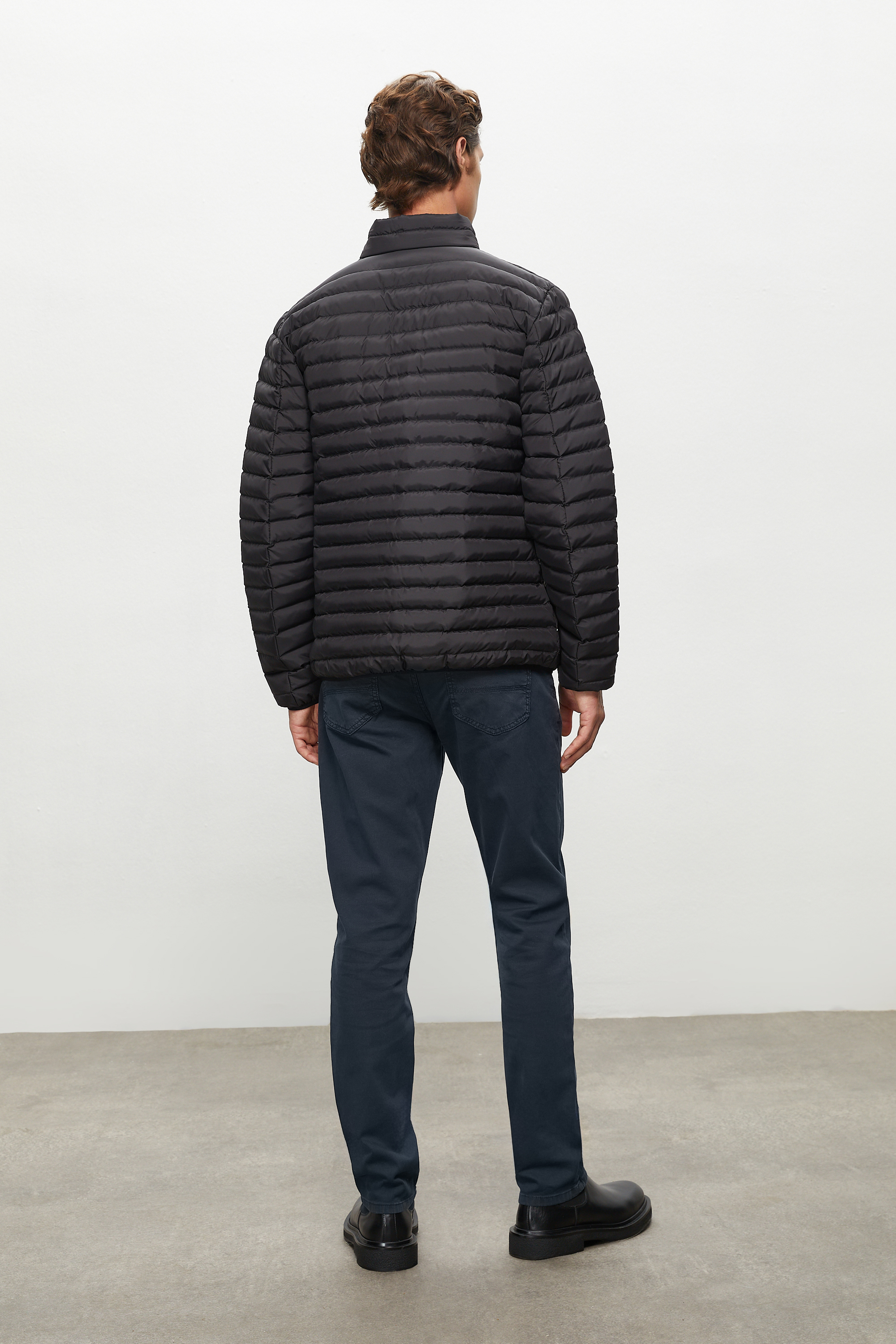 DİK YAKA KAPİTONELİ ŞİŞME MONT