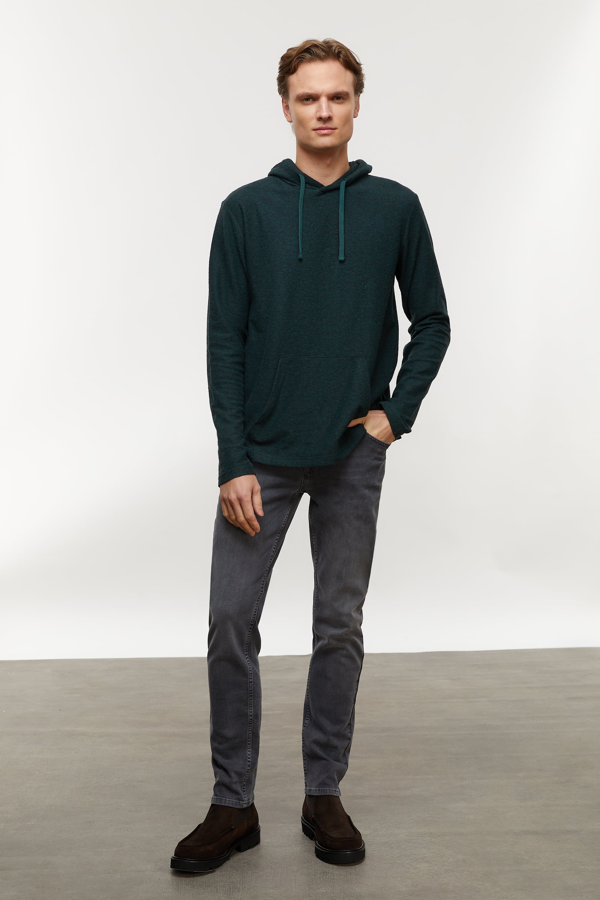 DOKULU KAPÜŞONLU SWEATSHIRT