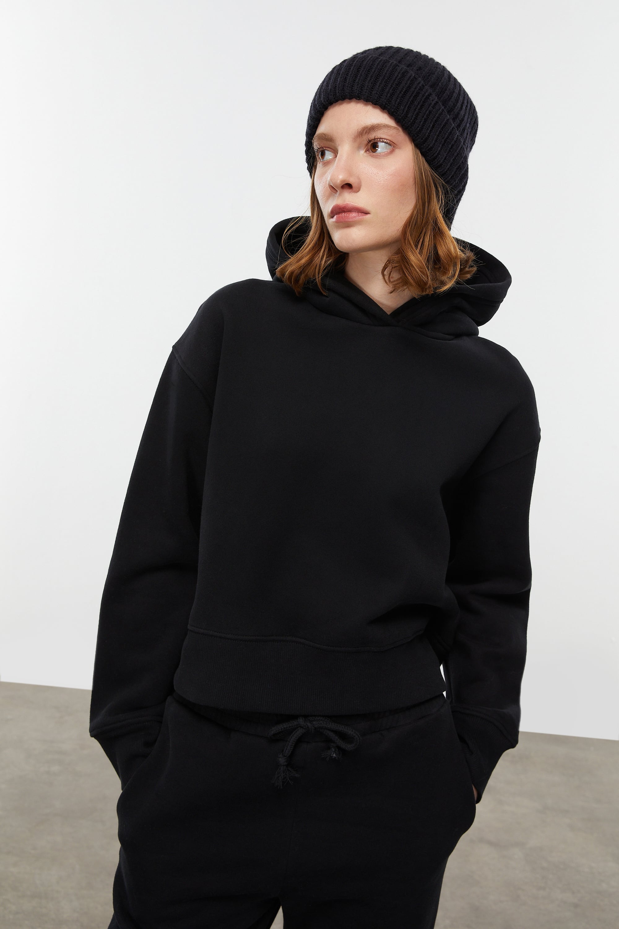 KAPÜŞONLU SWEATSHIRT