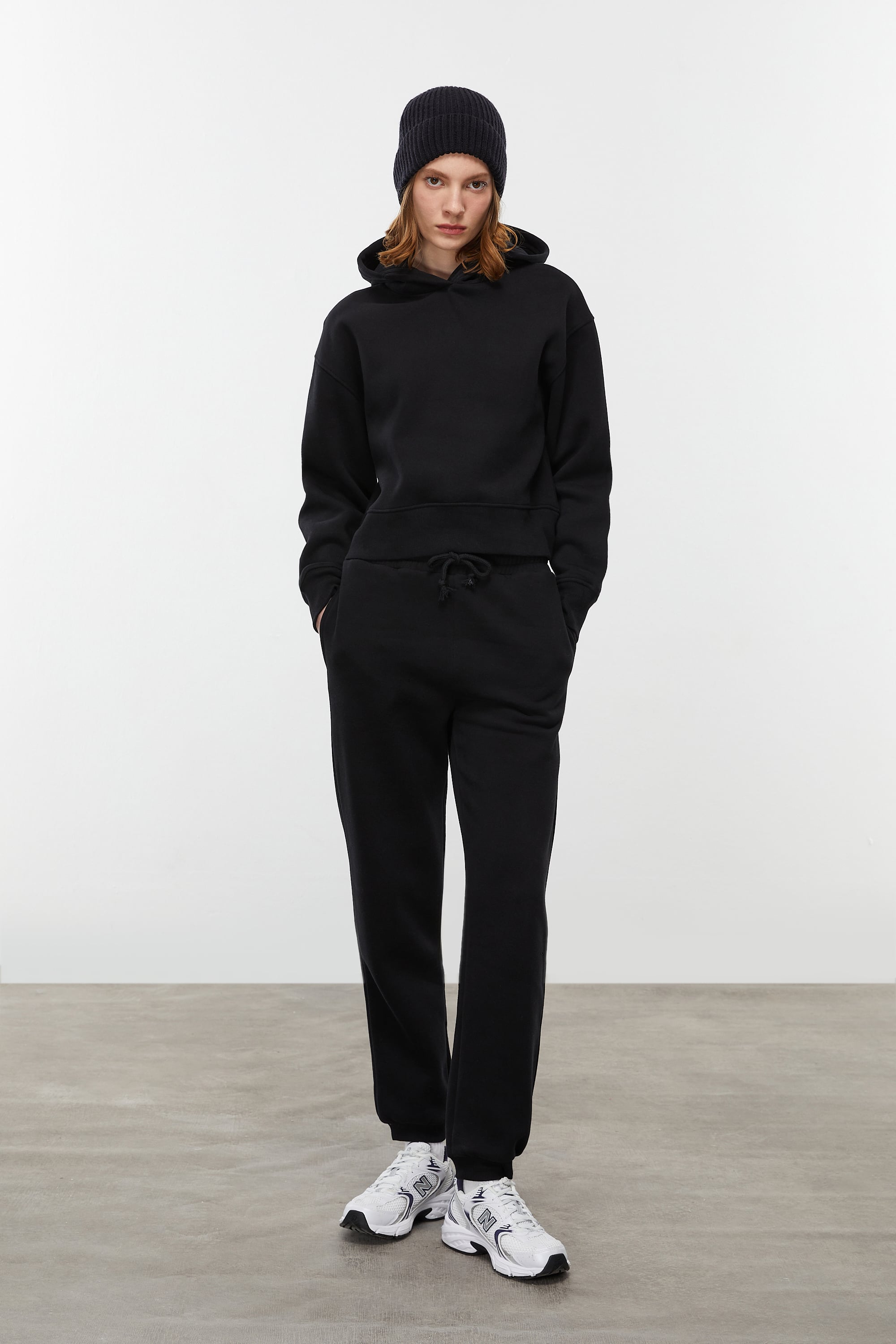 KAPÜŞONLU SWEATSHIRT