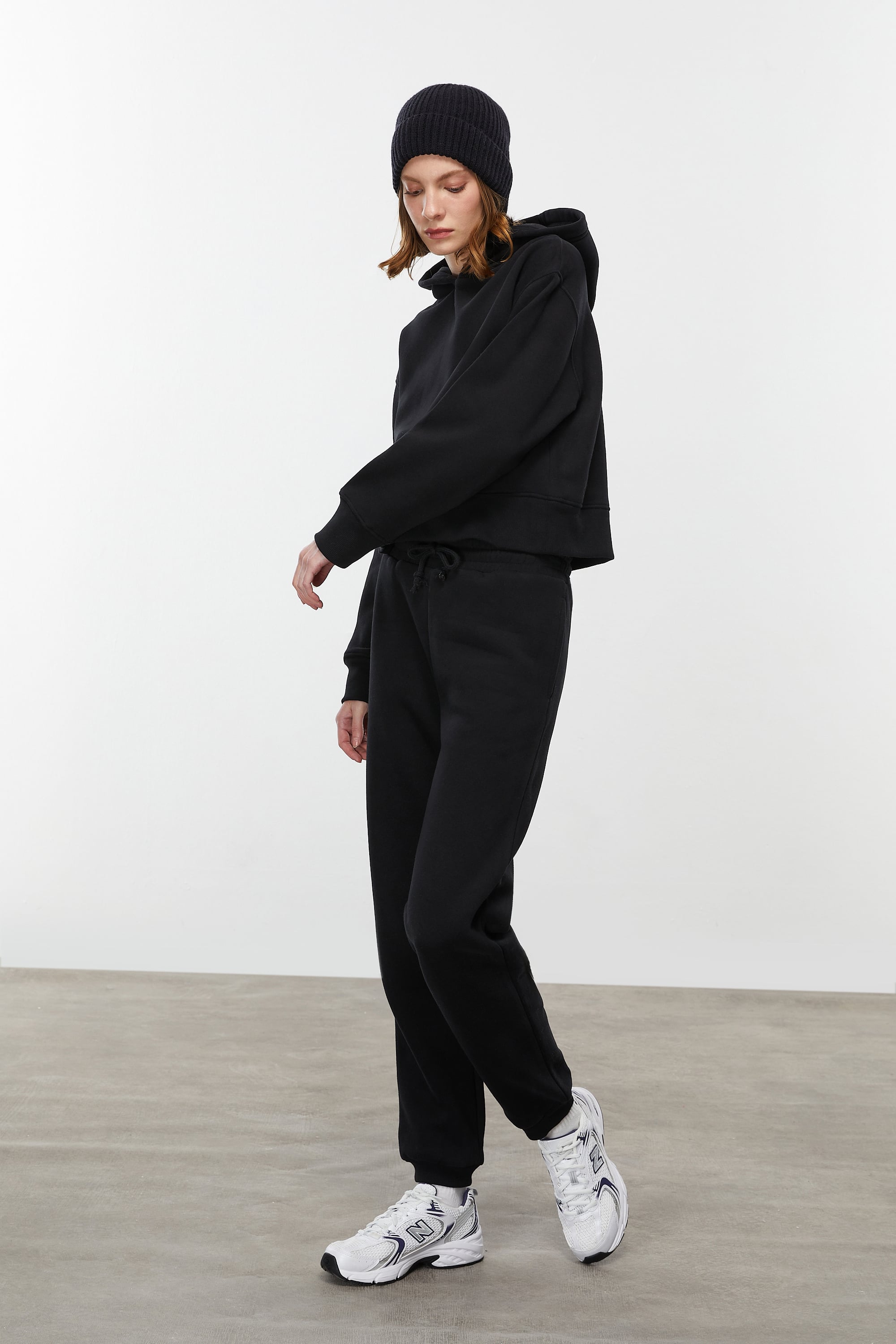 KAPÜŞONLU SWEATSHIRT