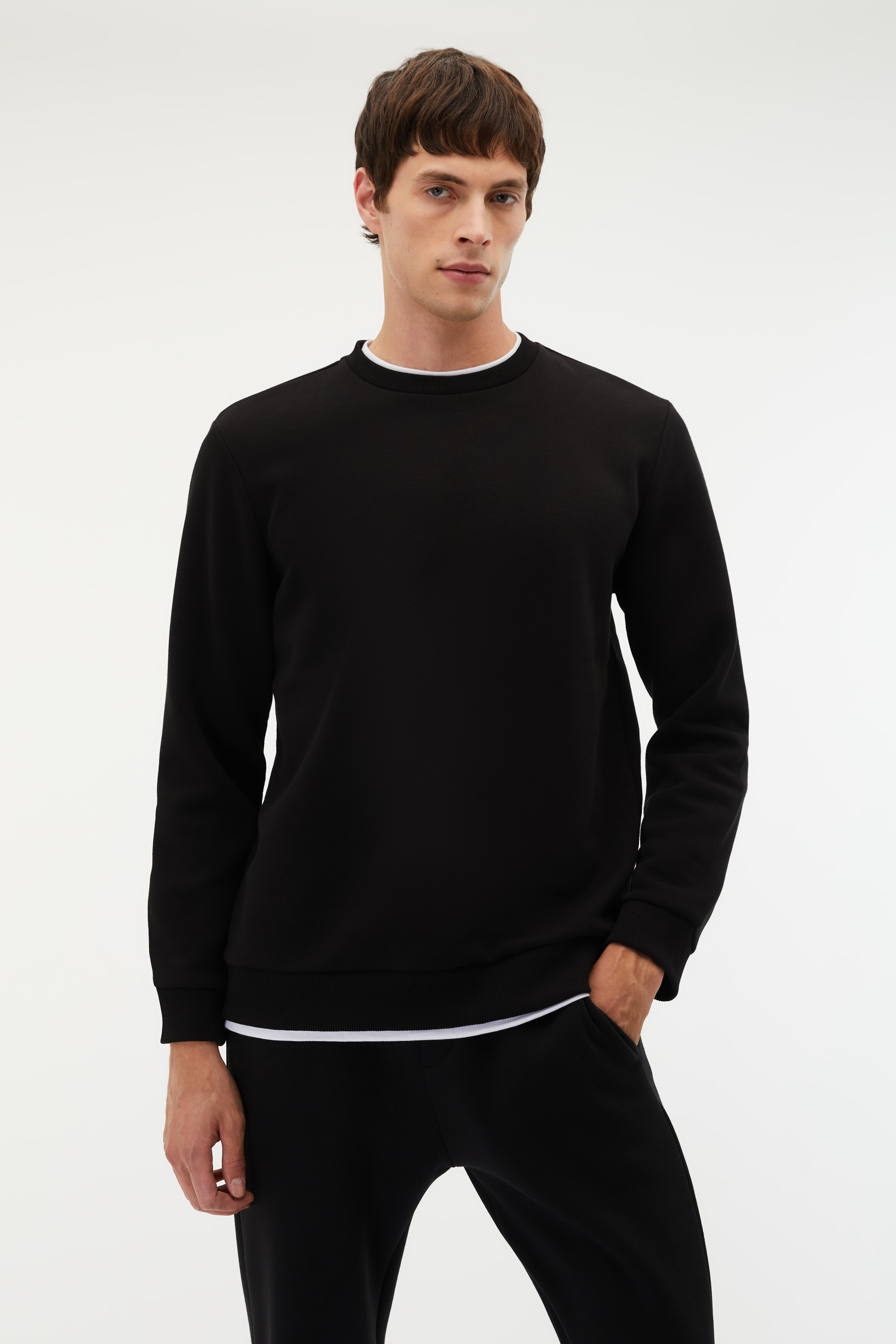 YAKA DETAYLI UZUN KOLLU SWEATSHIRT