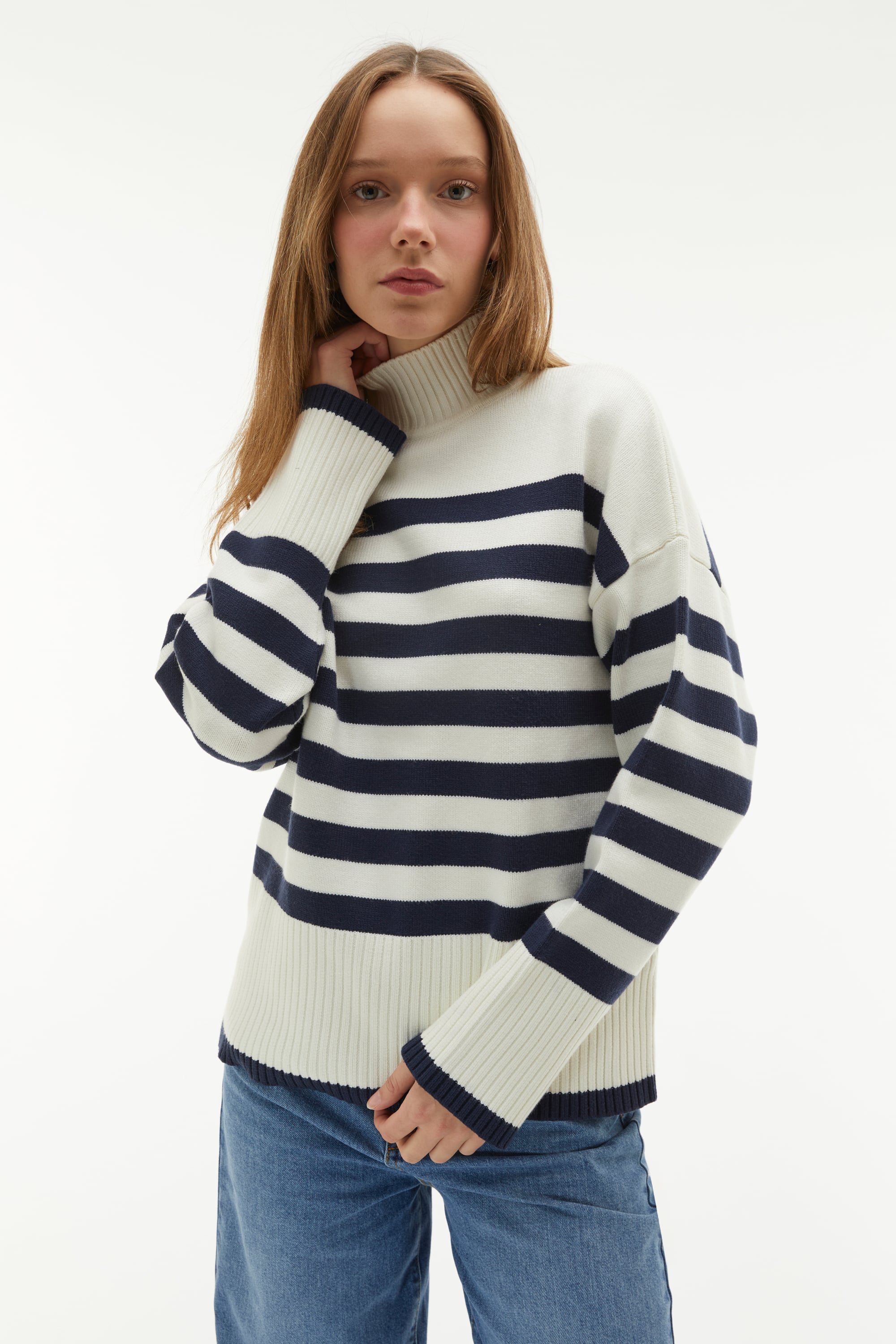 ÇİZGİLİ DİK YAKA KAZAK