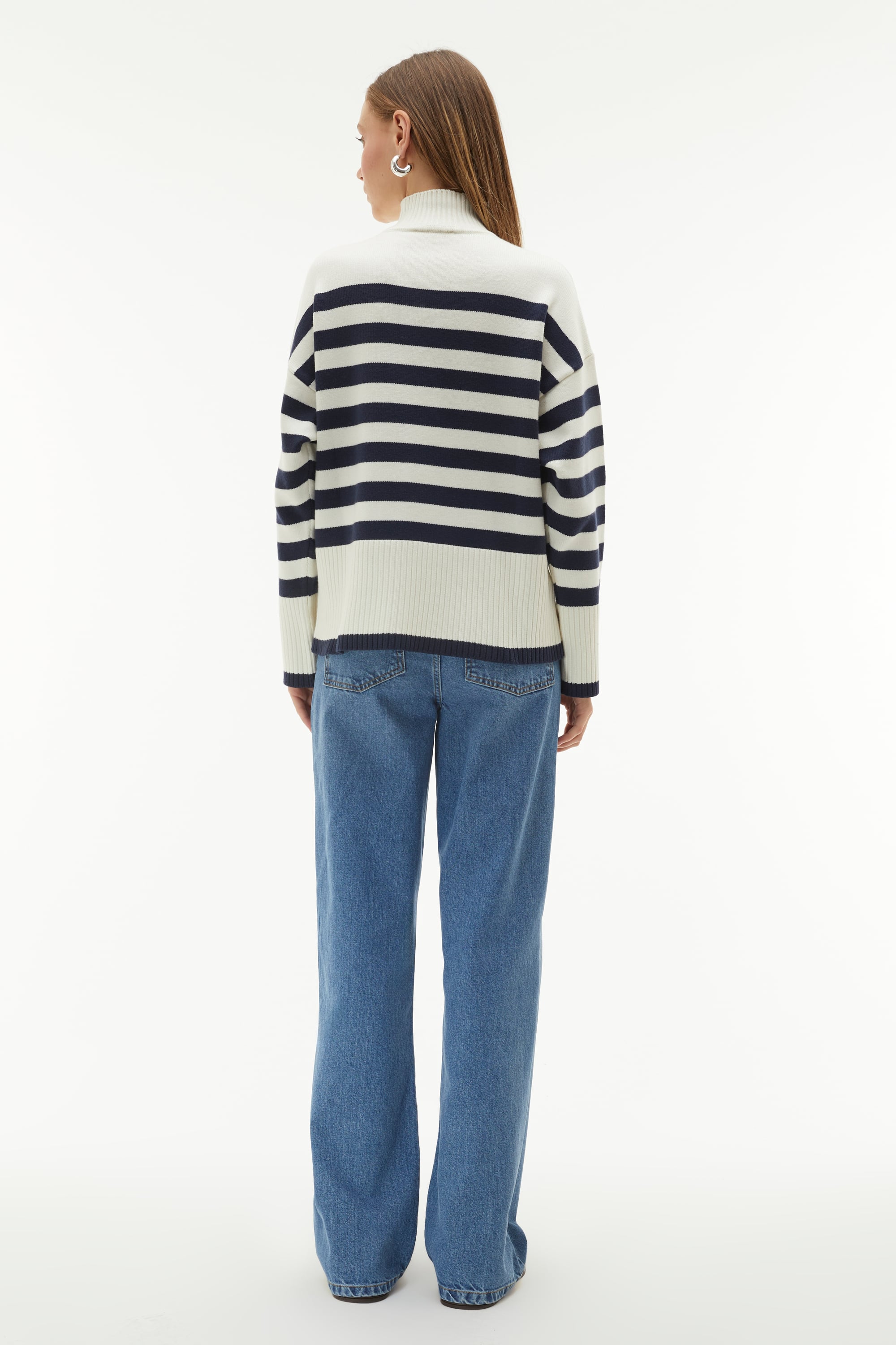 ÇİZGİLİ DİK YAKA KAZAK