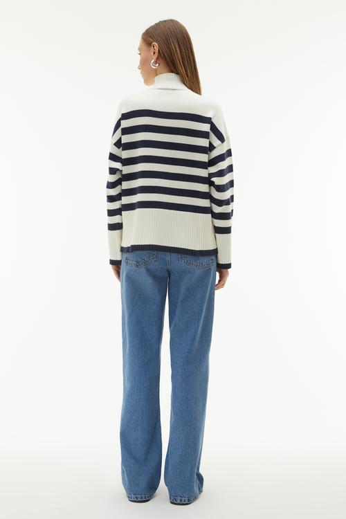 ÇİZGİLİ DİK YAKA KAZAK