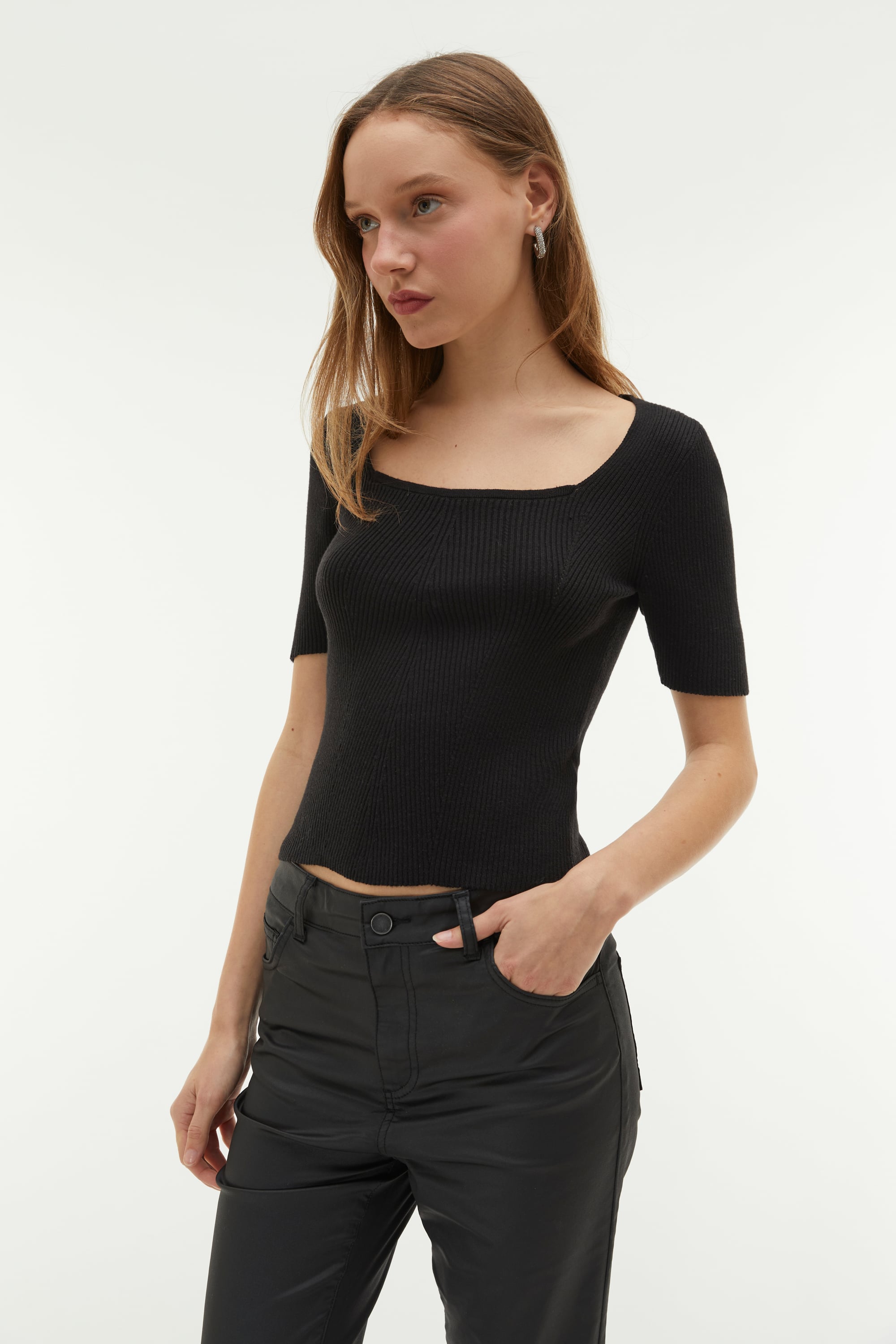 KARE YAKA KISA KOLLU TRİKO KAZAK