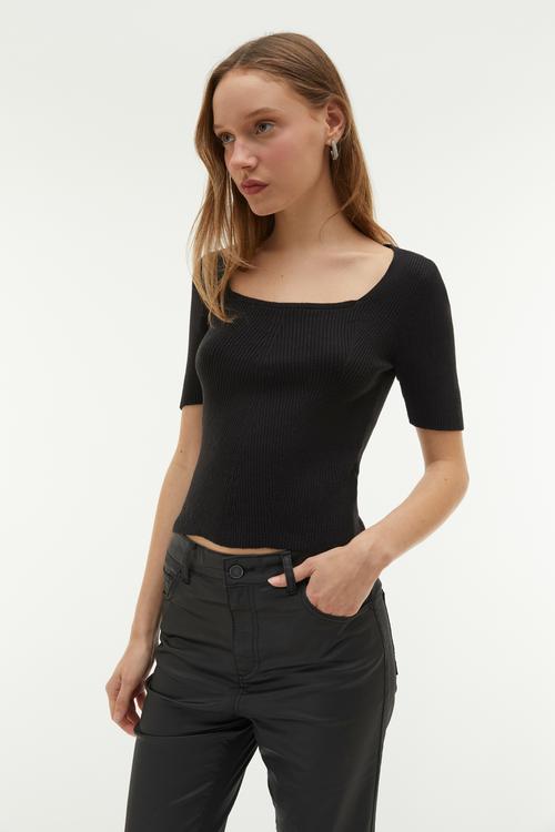  KARE YAKA KISA KOLLU TRİKO KAZAK