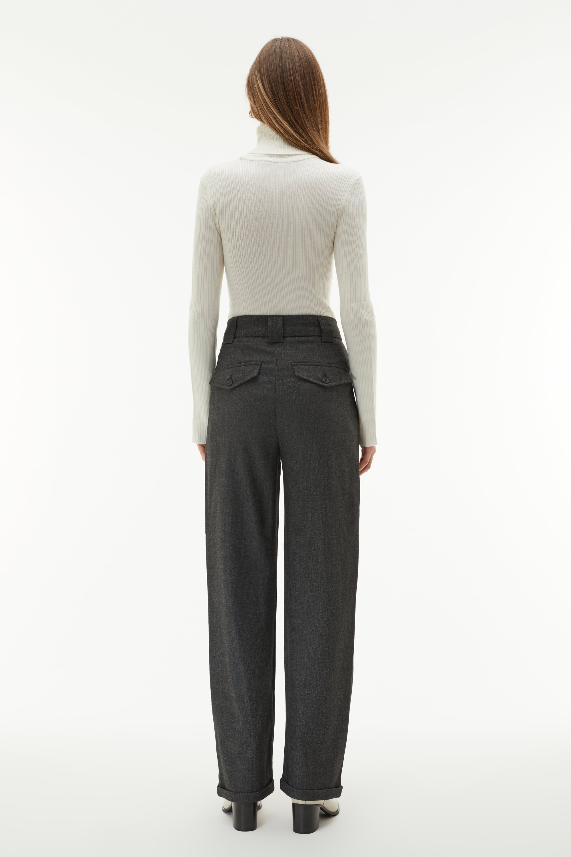 KEMER DETAYLI GENİŞ PAÇA PANTOLON