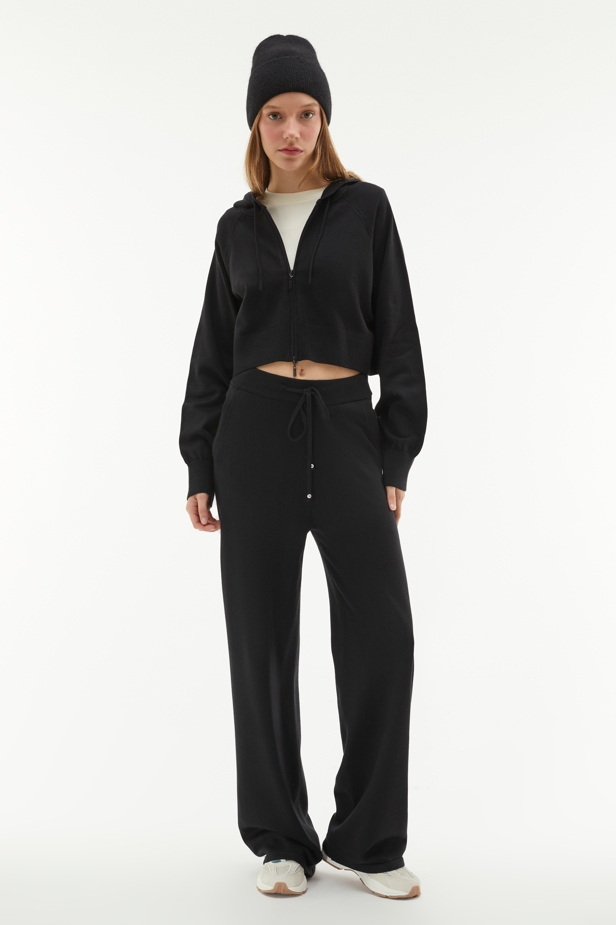 FERMUARLI KAPÜŞONLU CROP SWEATSHIRT