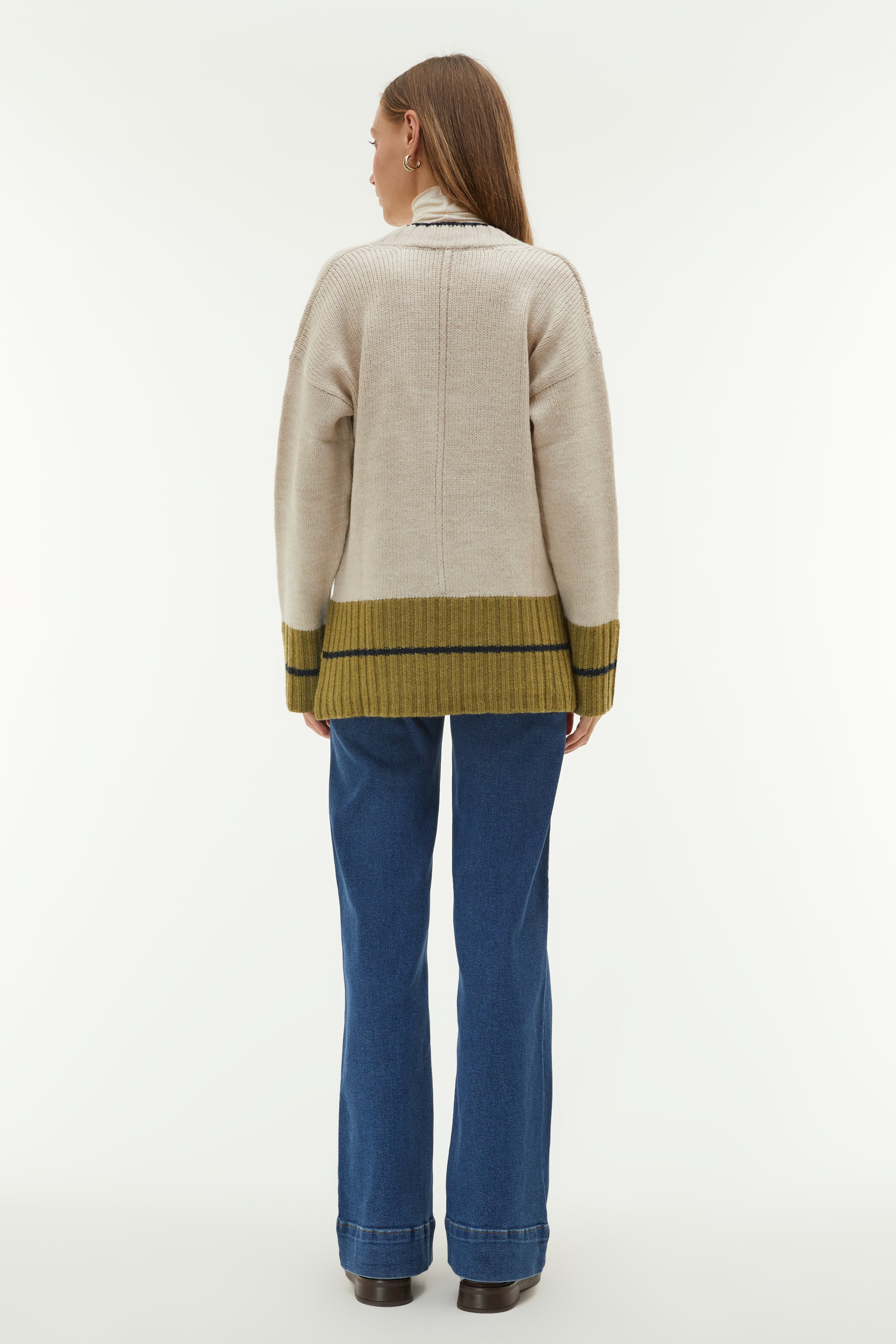 ÇİZGİLİ LOOSE FİT V YAKA KAZAK