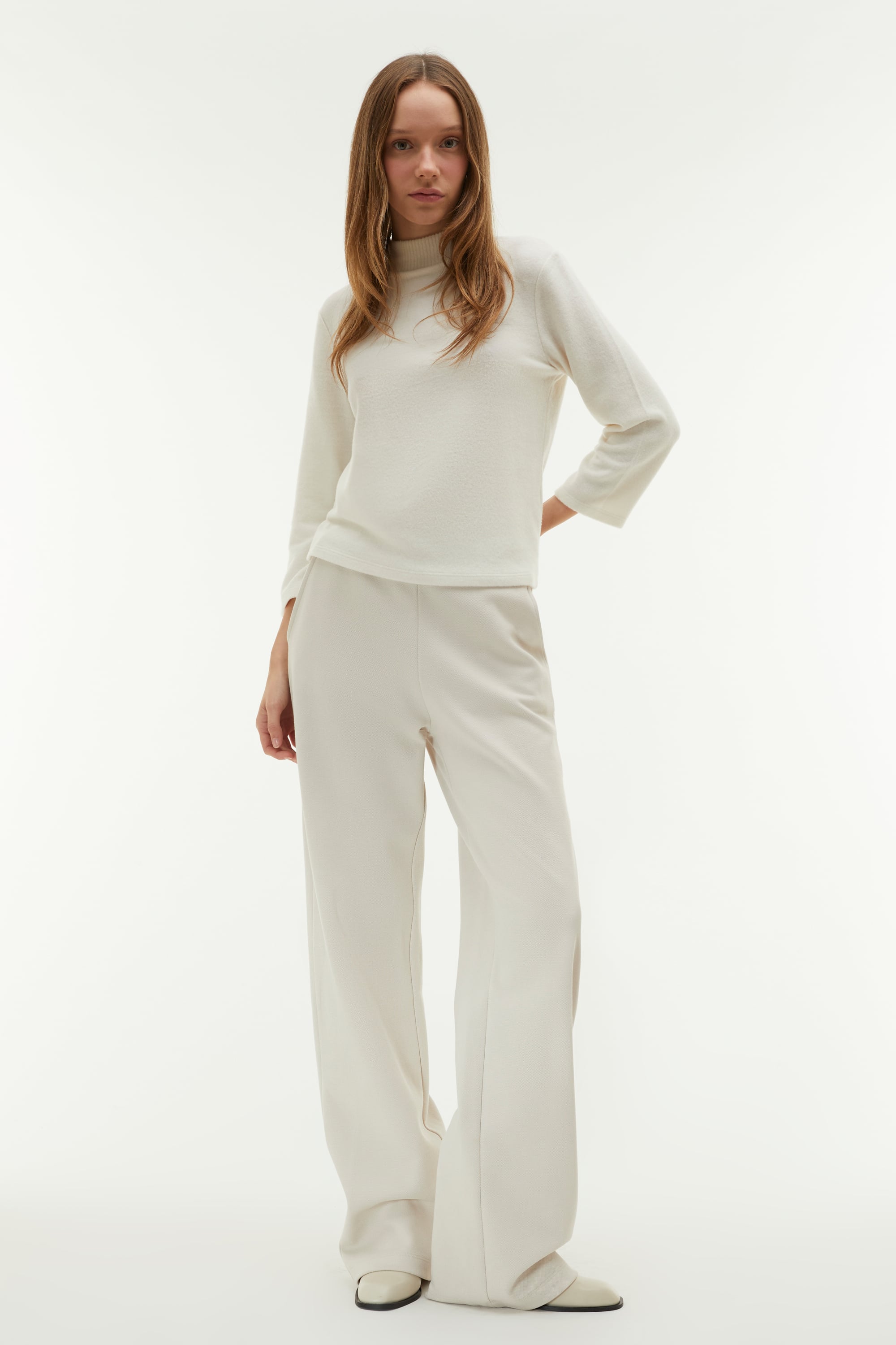 DİK YAKA SWEATSHIRT