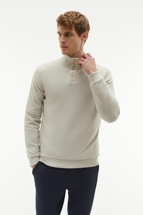DÜĞMELİ DİK YAKA SWEATSHIRT